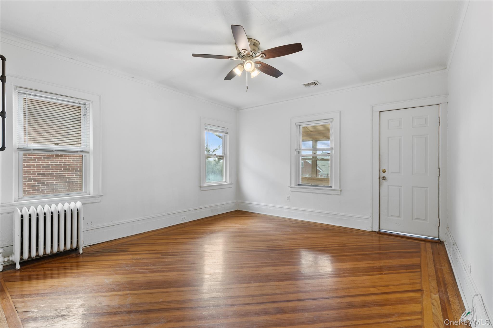 #17 photo, 264 Laurelton Boulevard, 롱 아일랜드 Long Beach , NY 11561