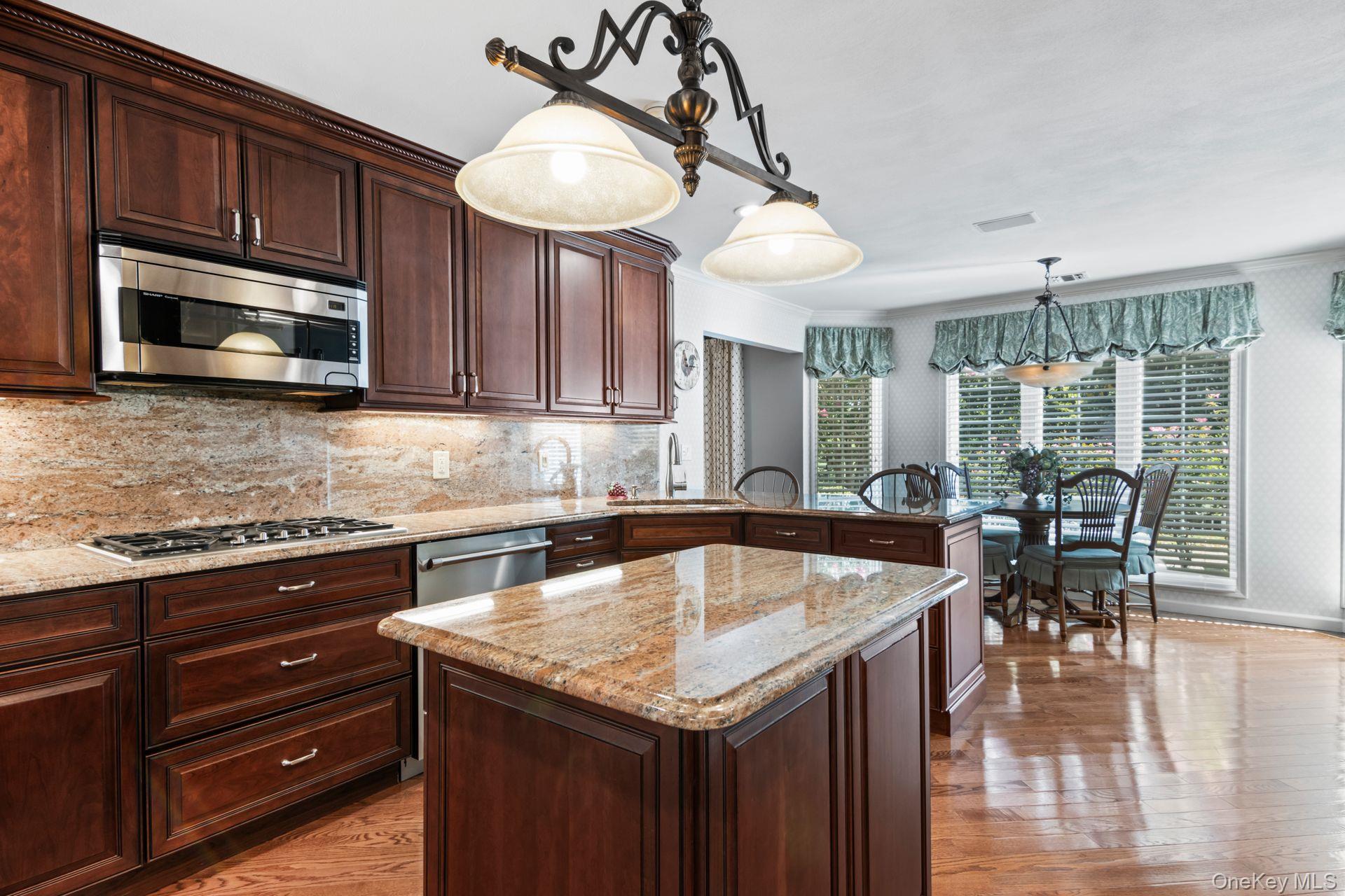 #12 photo, 77 The Woods, سوفولك Commack , NY 11725