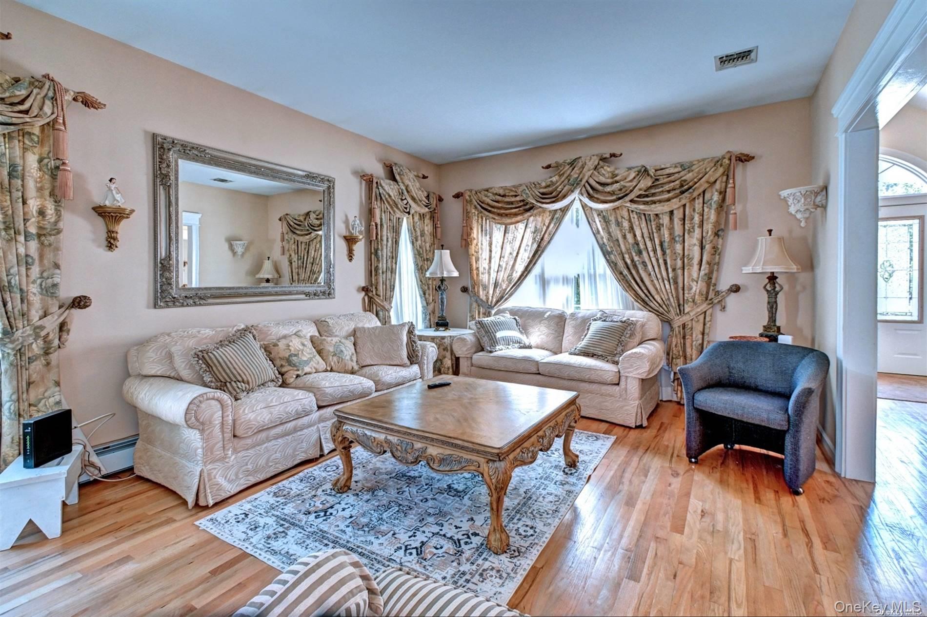 #7 photo, 3 Leahs, מחוז סאפוק Smithtown , NY 11787