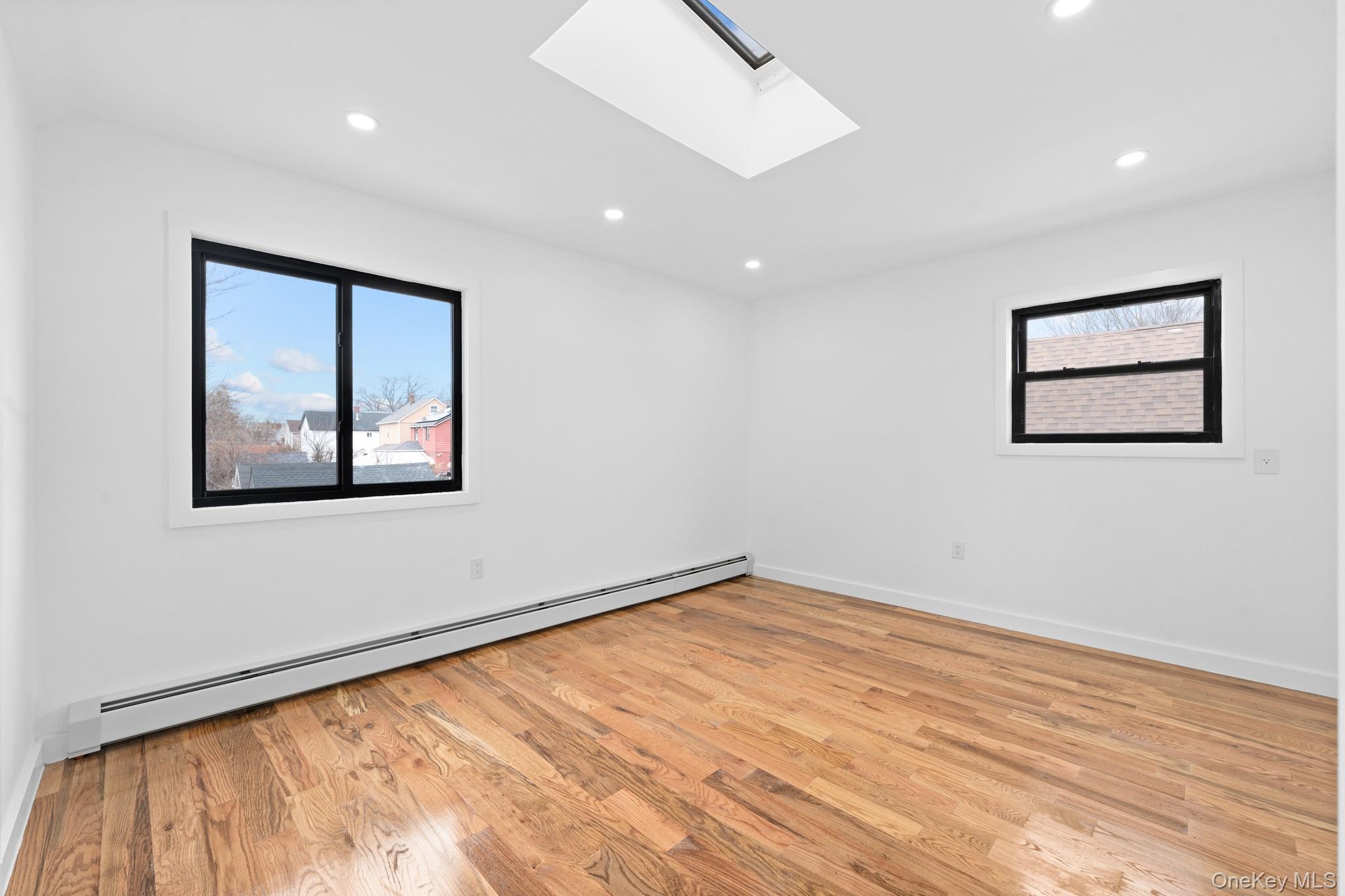 #10 photo, 19311 120th Avenue, कुईंस Saint Albans , NY 11412