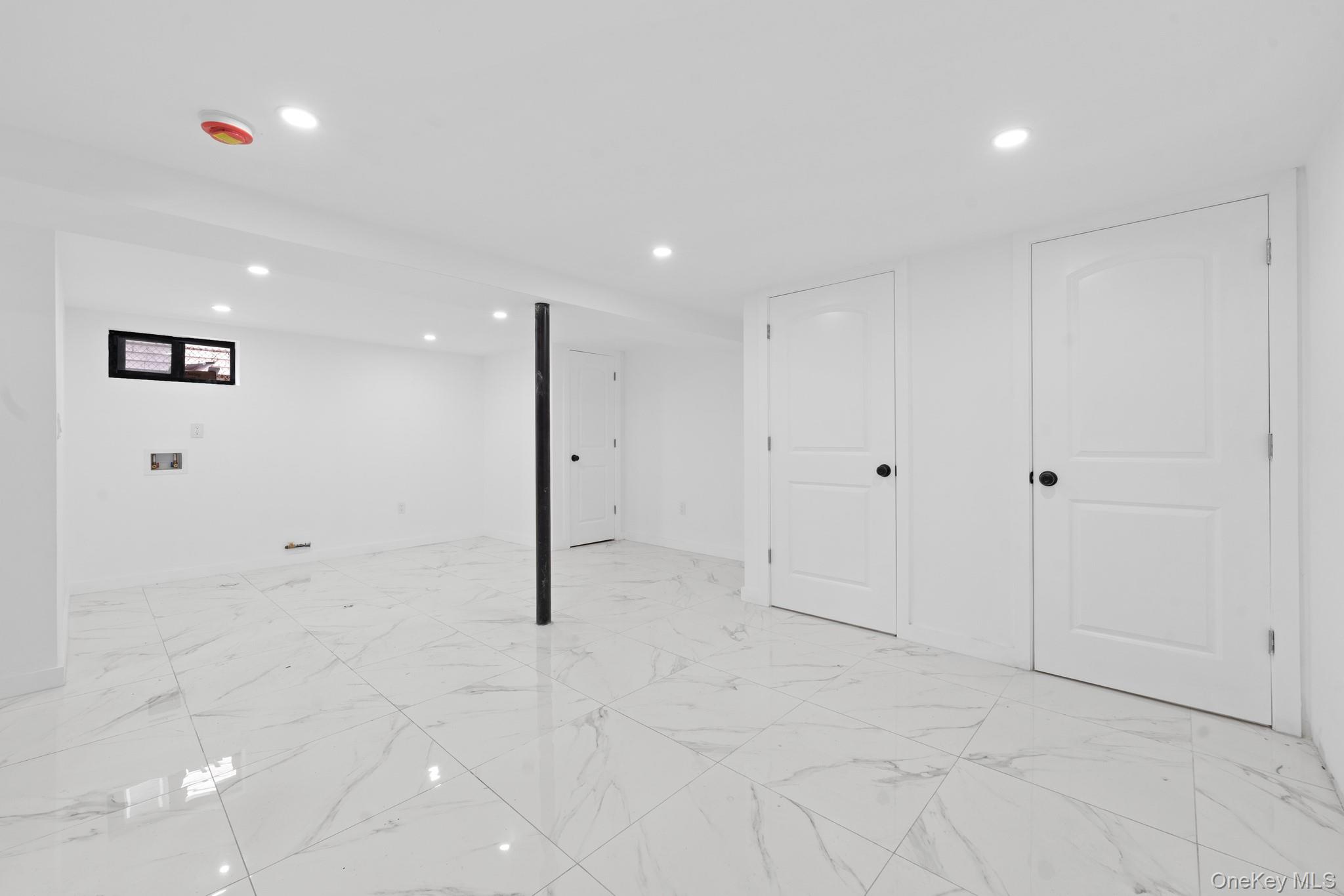 #12 photo, 19311 120th Avenue, कुईंस Saint Albans , NY 11412