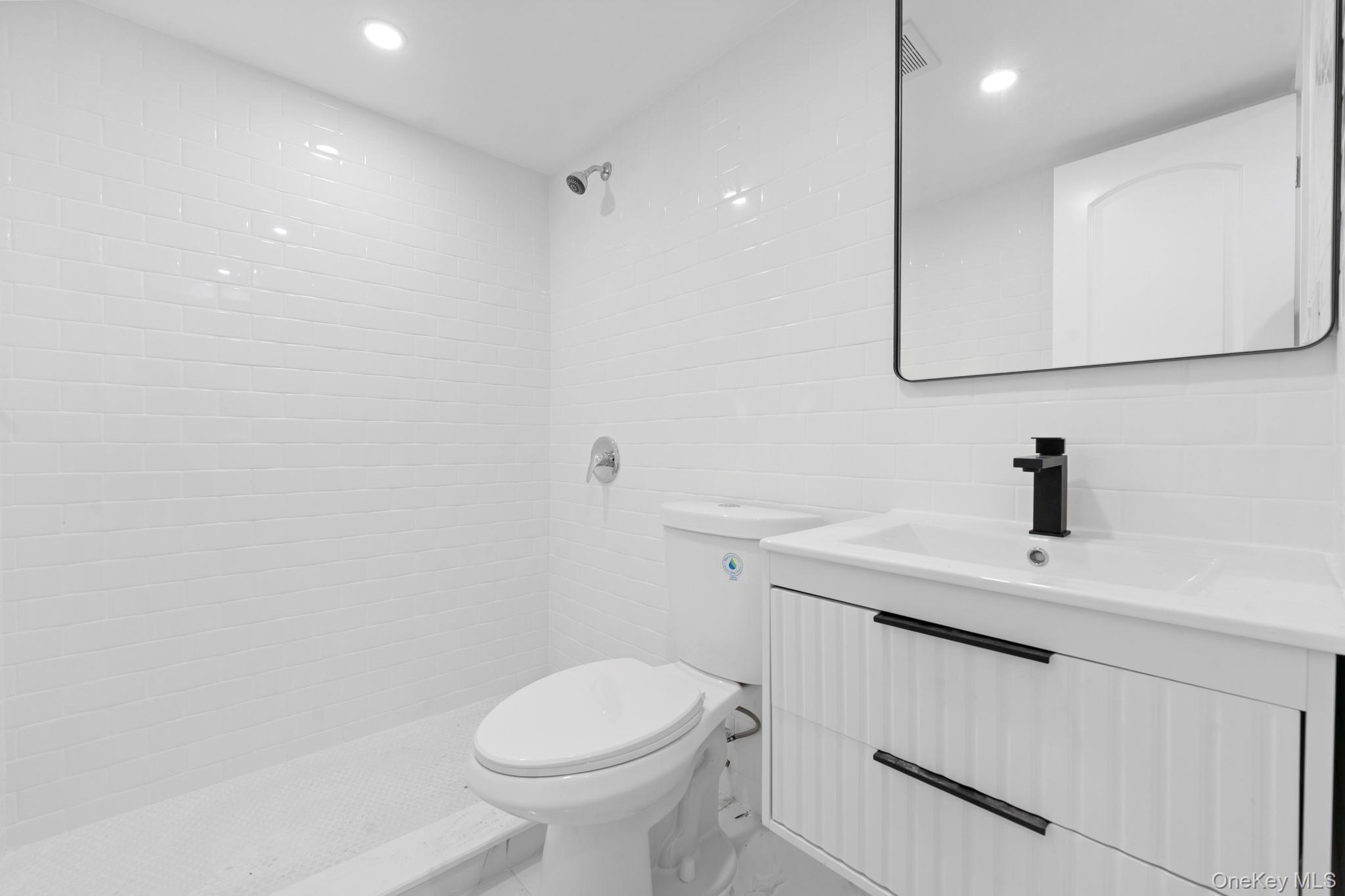 #14 photo, 19311 120th Avenue, कुईंस Saint Albans , NY 11412