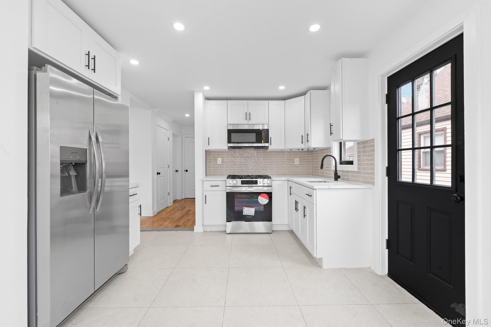 #3 photo, 19311 120th Avenue, कुईंस Saint Albans , NY 11412