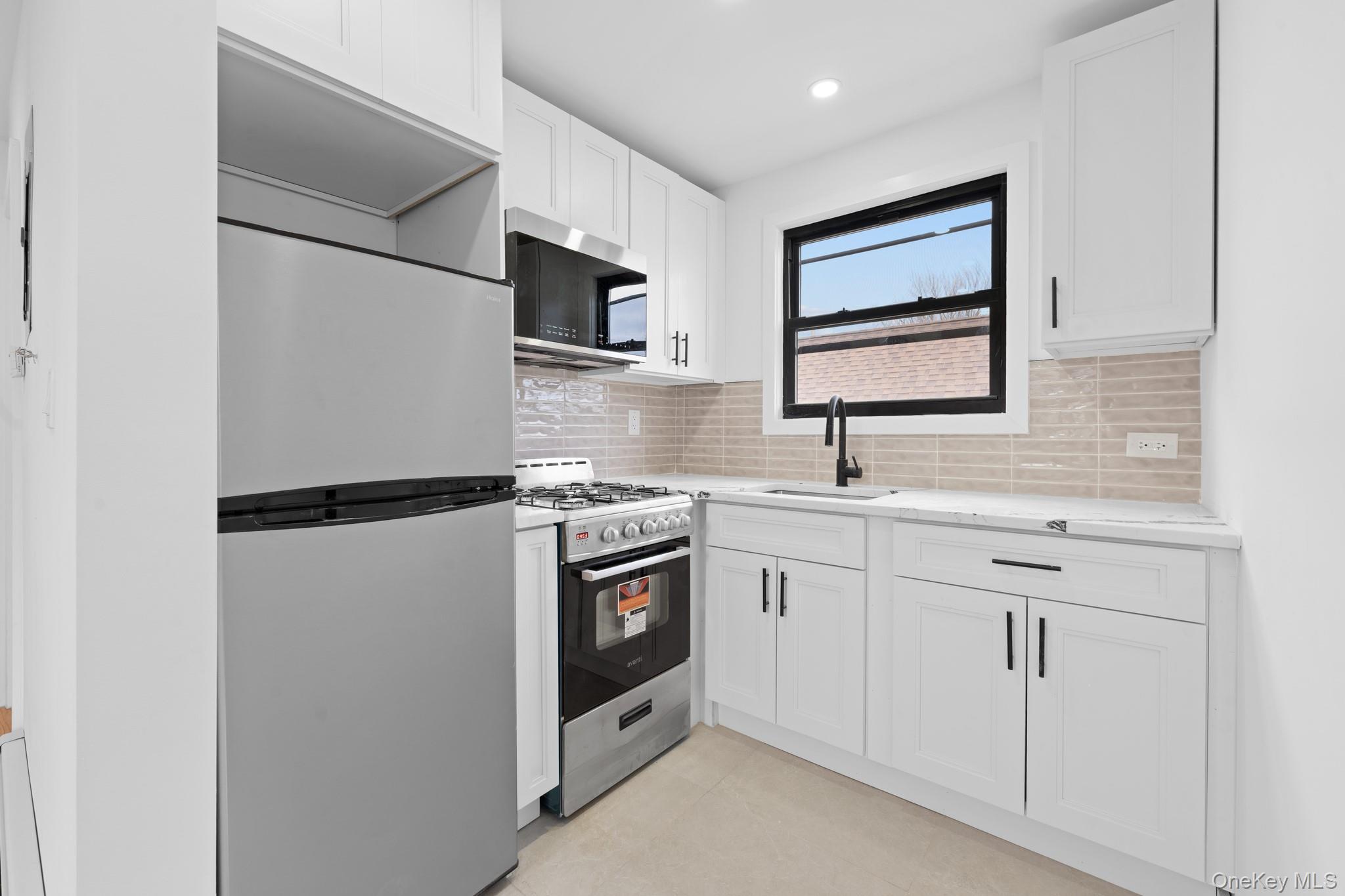 #8 photo, 19311 120th Avenue, कुईंस Saint Albans , NY 11412