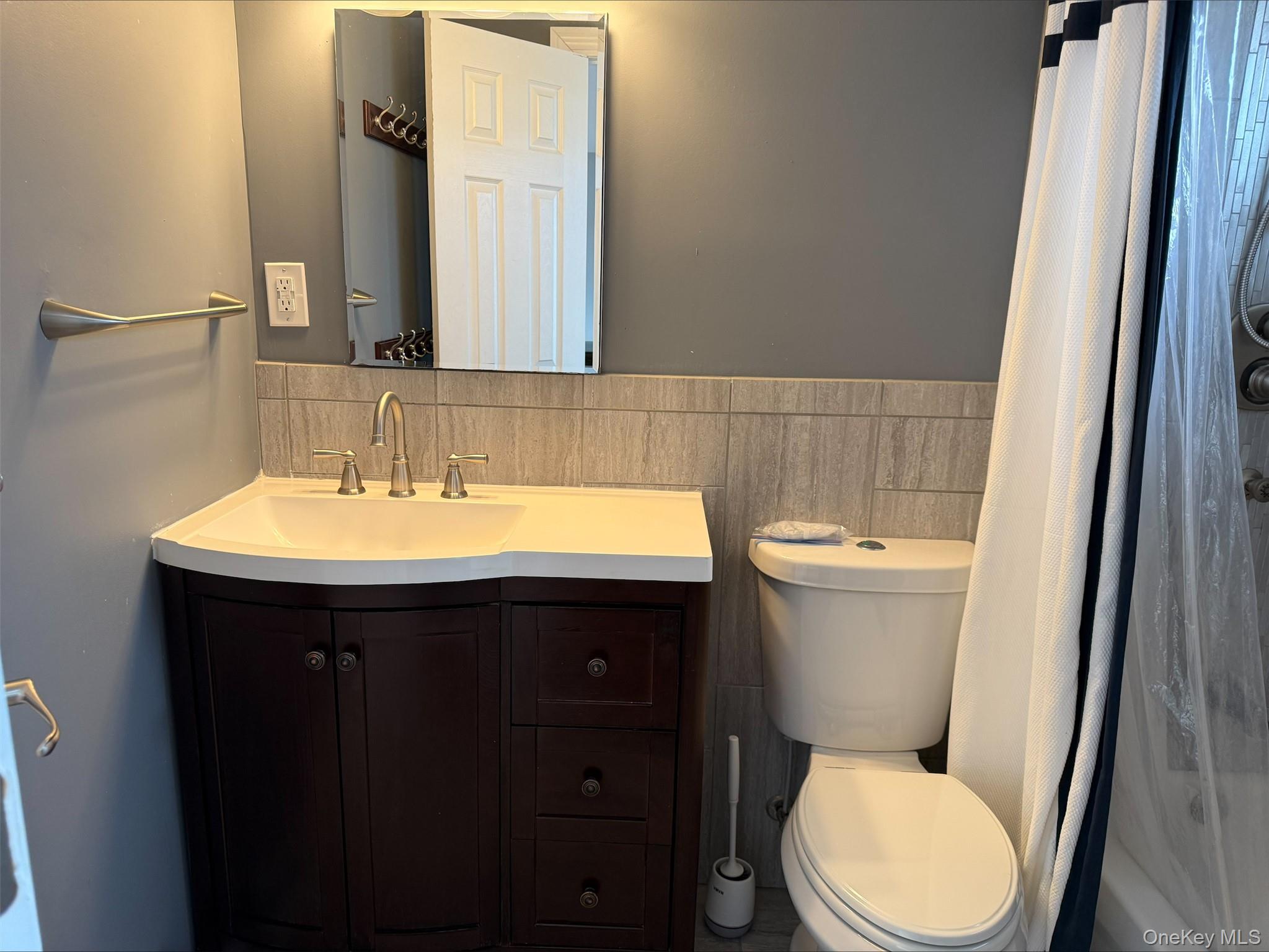 #12 photo, 36 W Saltaire Road, Lindenhurst , NY 11757