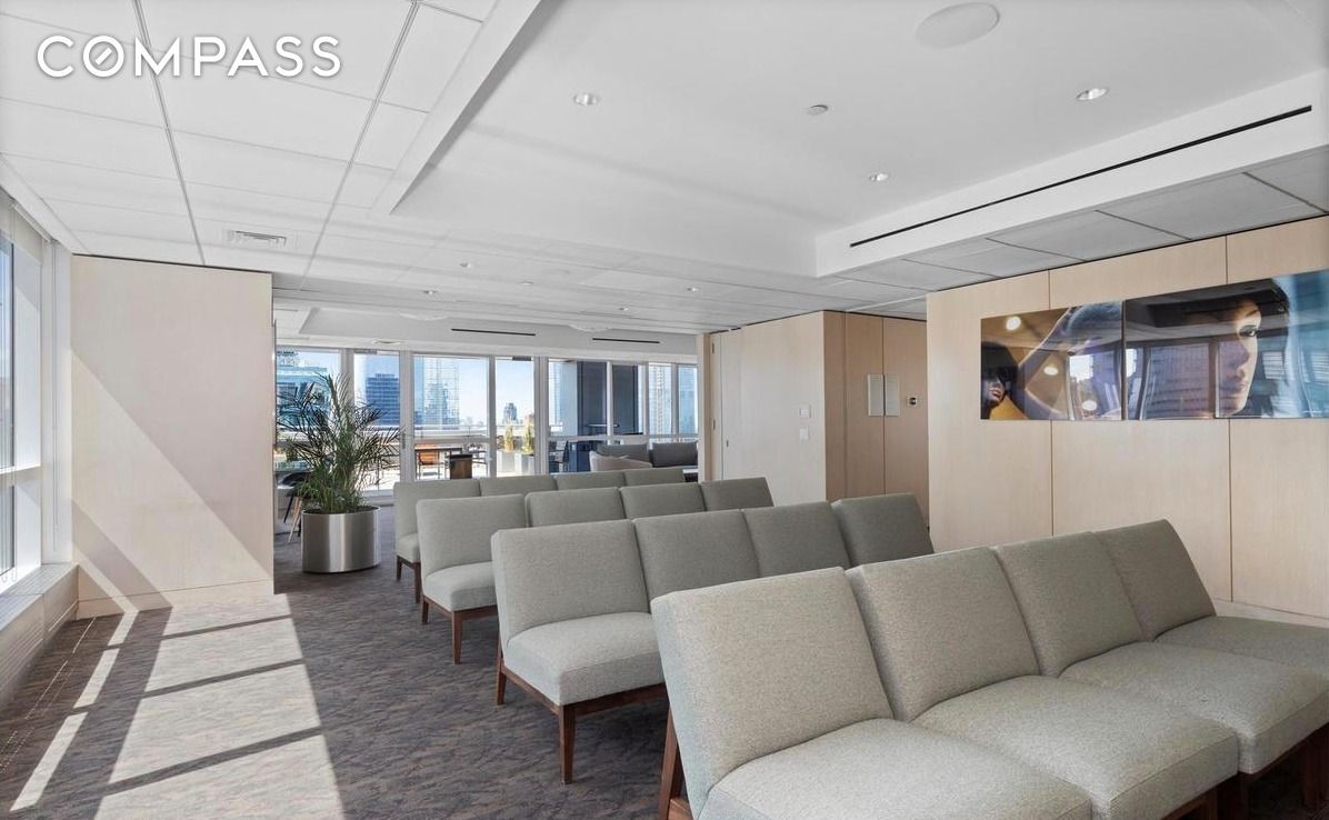 #11 photo, 350 W 42nd Street, Hell's Kitchen , NY 10036