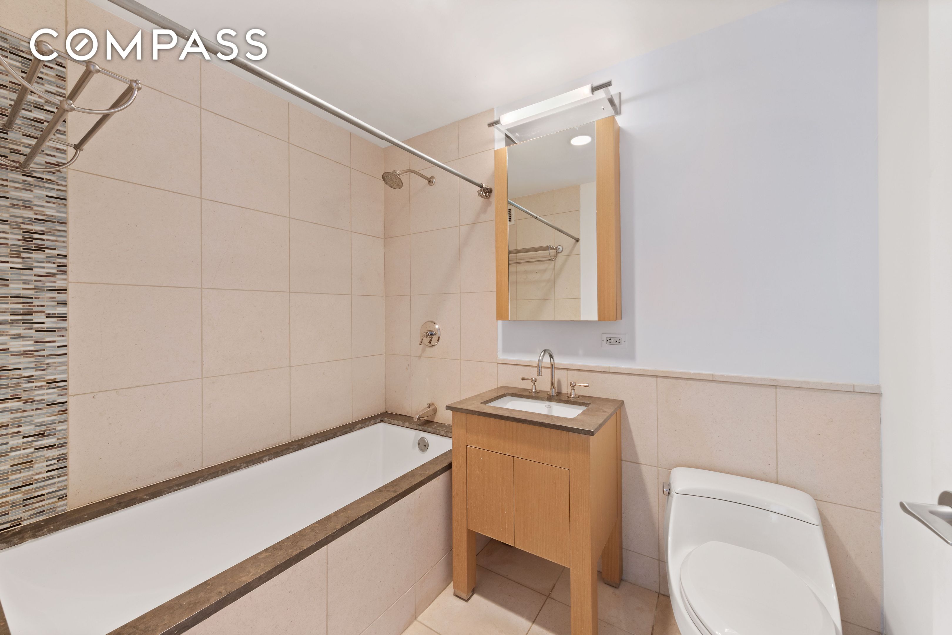 #4 photo, 350 W 42nd Street, Hell's Kitchen , NY 10036