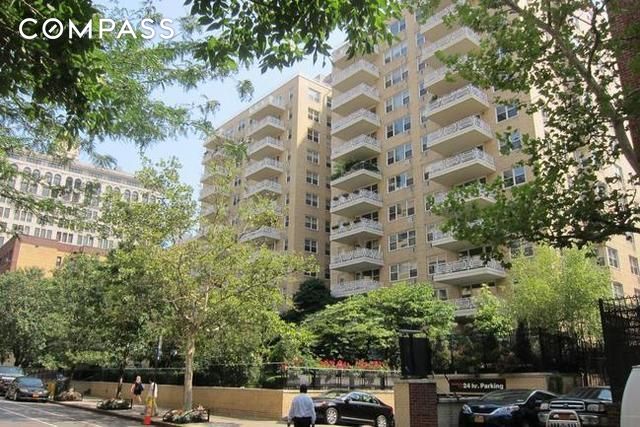 #12 photo, 40 E 9th Street, Greenwich Village , NY 10003