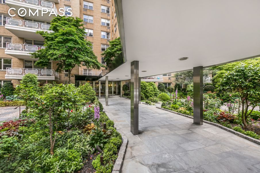 #13 photo, 40 E 9th Street, Greenwich Village , NY 10003