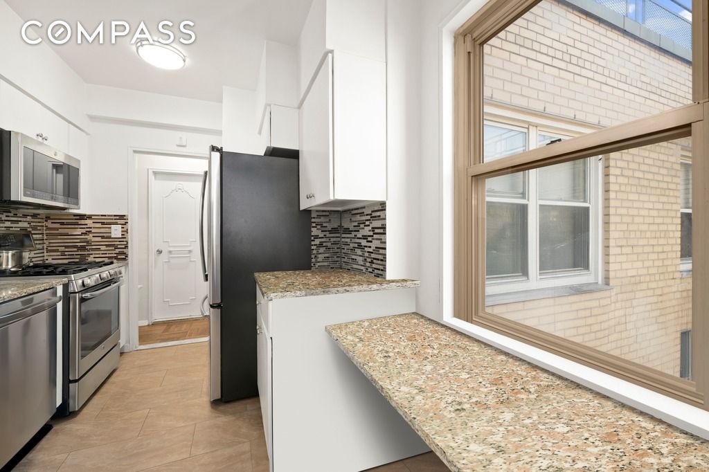 #7 photo, 40 E 9th Street, Greenwich Village , NY 10003