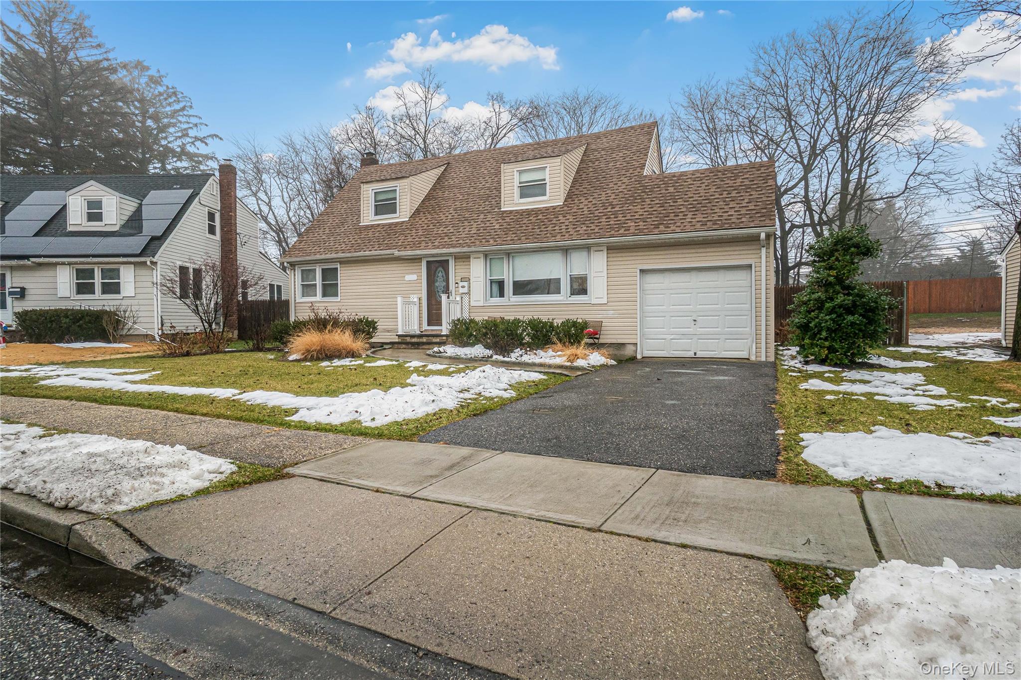 #1 photo, 104 Radcliff Drive, Нассау ‖ East Norwich , NY 11732