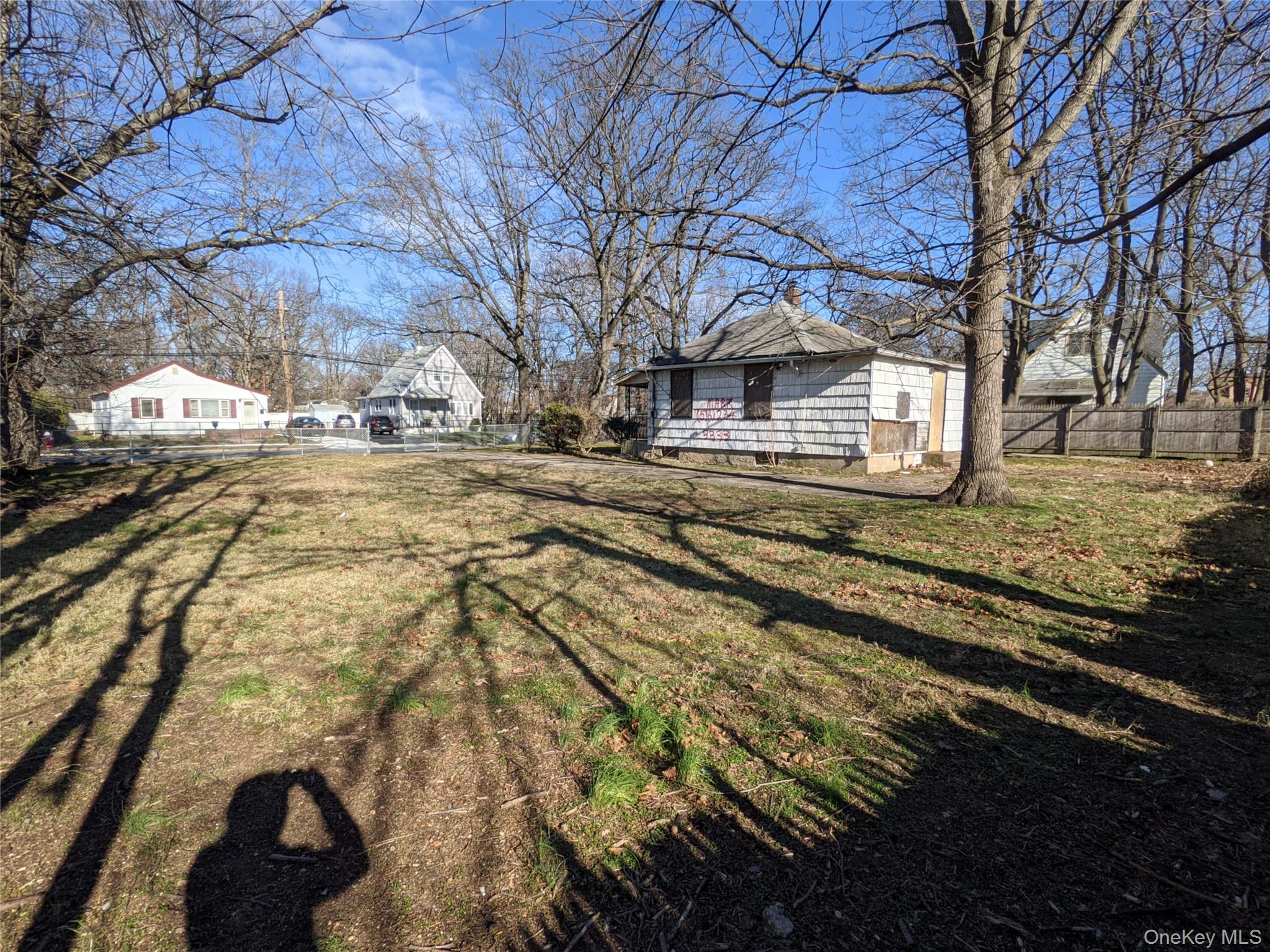 #3 photo, 76 Cumberland Avenue, מחוז נסאו Roosevelt , NY 11575