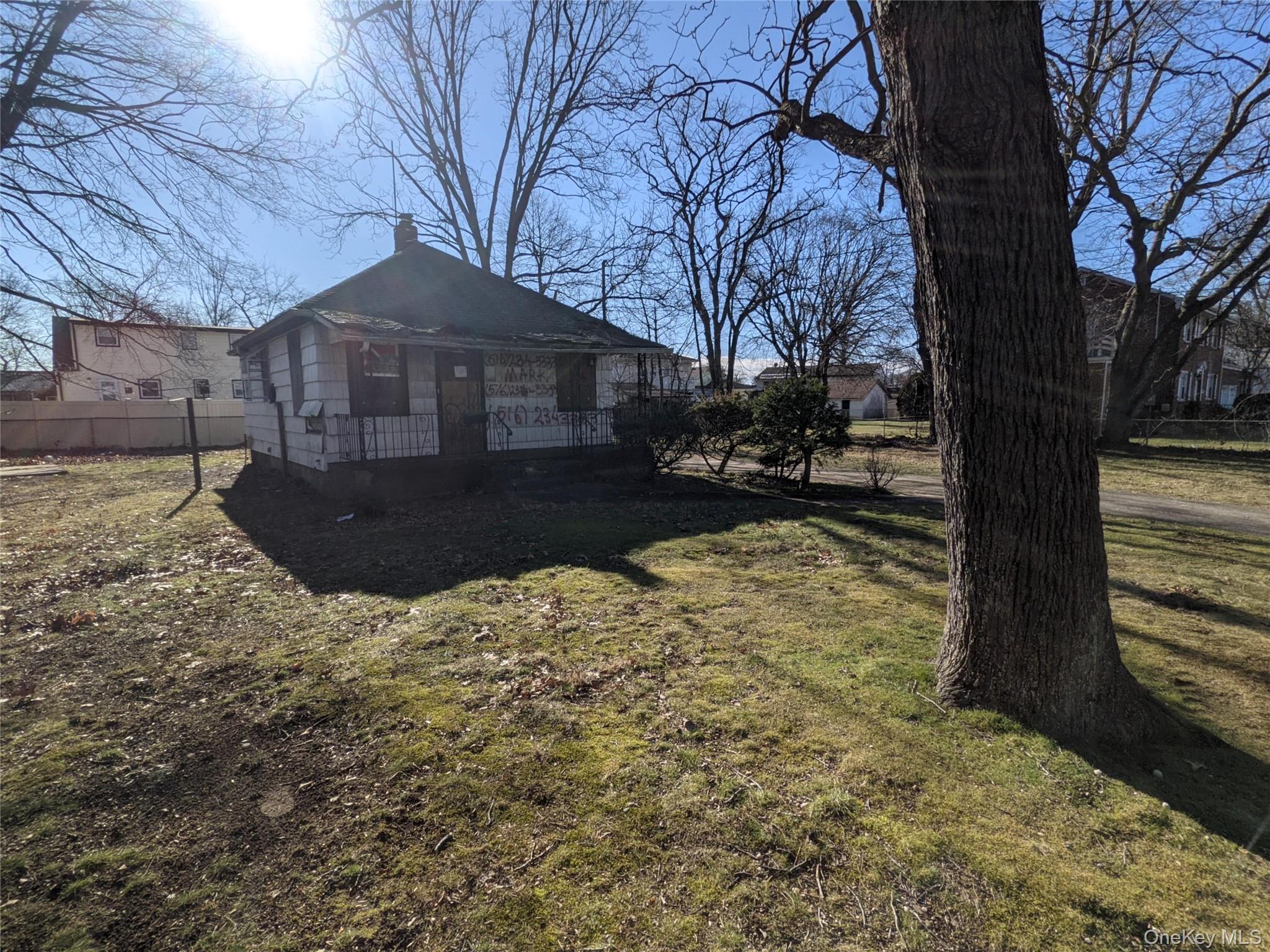 #4 photo, 76 Cumberland Avenue, מחוז נסאו Roosevelt , NY 11575