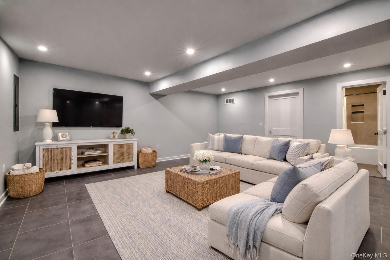 #10 photo, 130 Village Lane, Orient , NY 11957