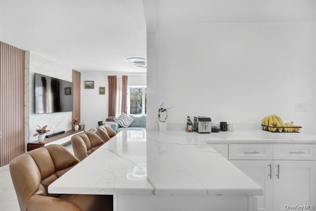 #11 photo, 61 S Merrick Road, 롱 아일랜드 Massapequa , NY 11758