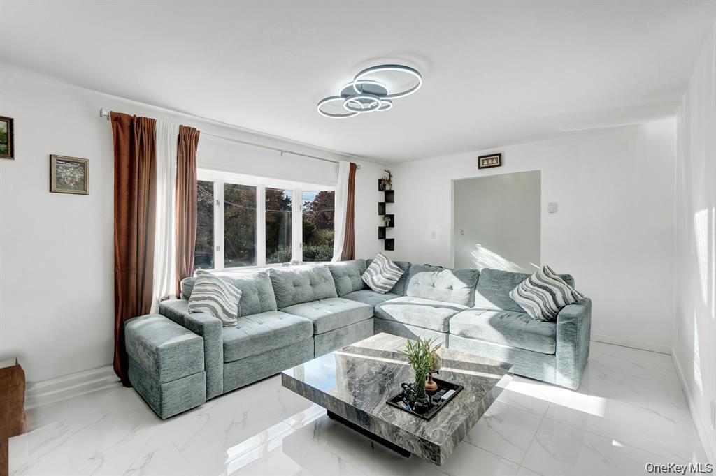 #4 photo, 61 S Merrick Road, 롱 아일랜드 Massapequa , NY 11758