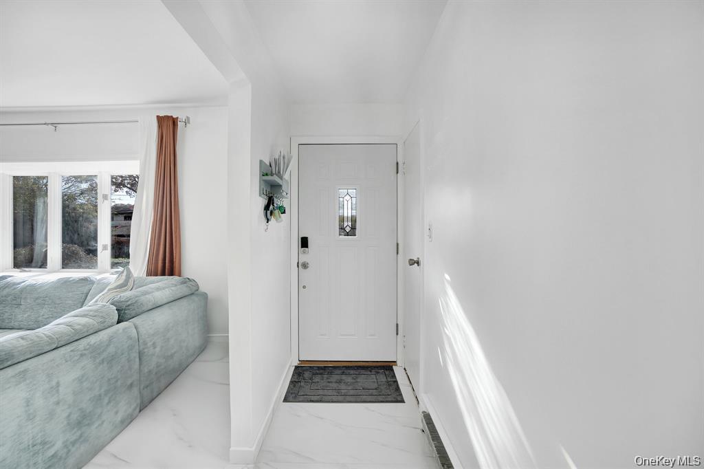 #7 photo, 61 S Merrick Road, 롱 아일랜드 Massapequa , NY 11758