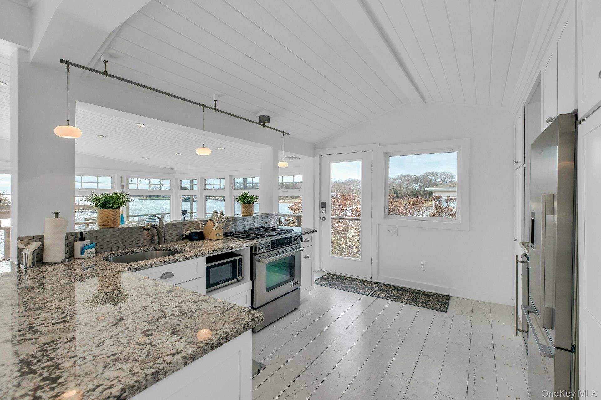 #10 photo, 7 Springville Circle, Саффолк ‖ Hampton Bays , NY 11946