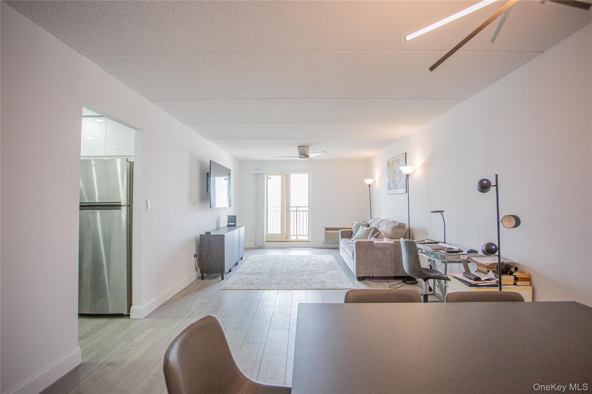 #10 photo, 230 W Broadway, नासाउ काउंटी Long Beach , NY 11561