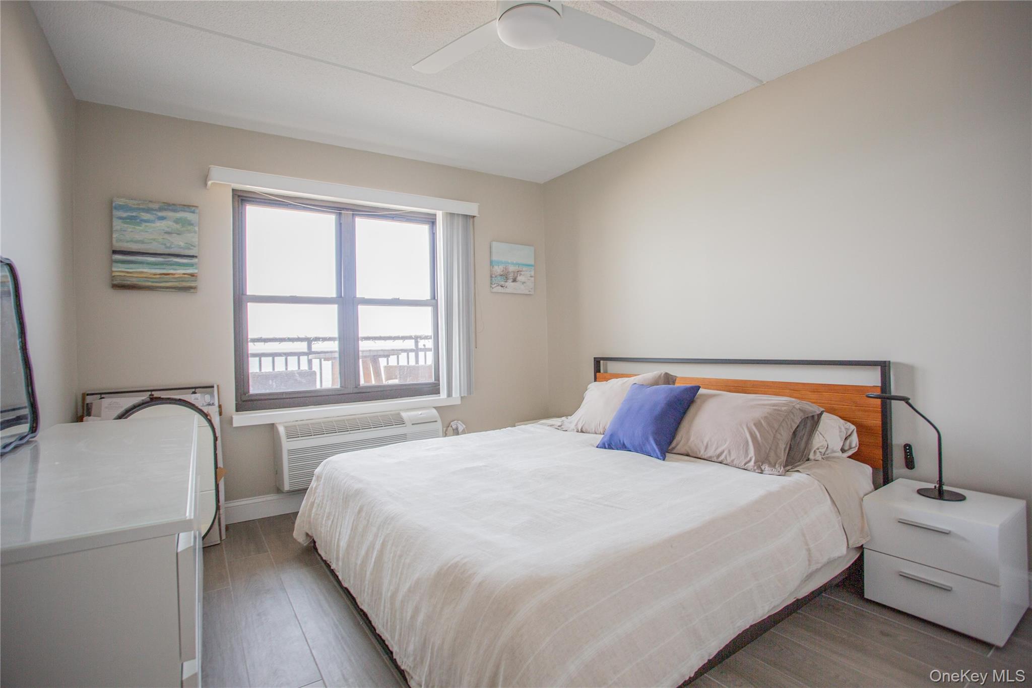 #17 photo, 230 W Broadway, नासाउ काउंटी Long Beach , NY 11561