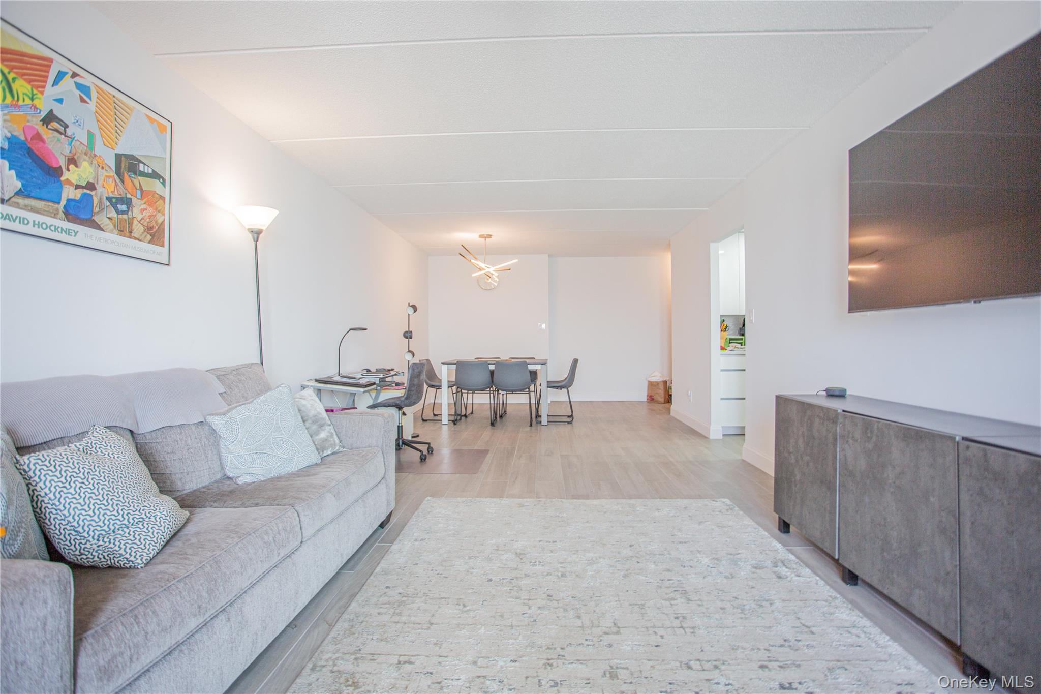 #8 photo, 230 W Broadway, नासाउ काउंटी Long Beach , NY 11561