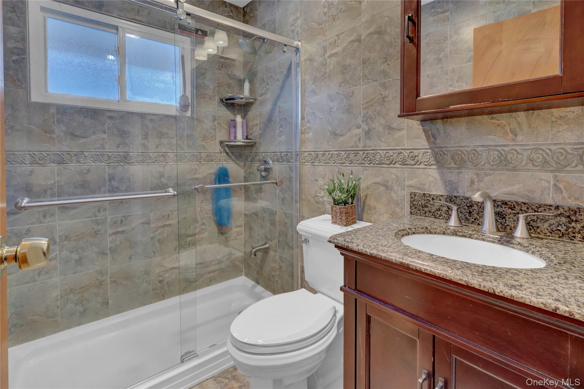 #12 photo, 932 Cherry Lane, Нассау ‖ Floral Park , NY 11001