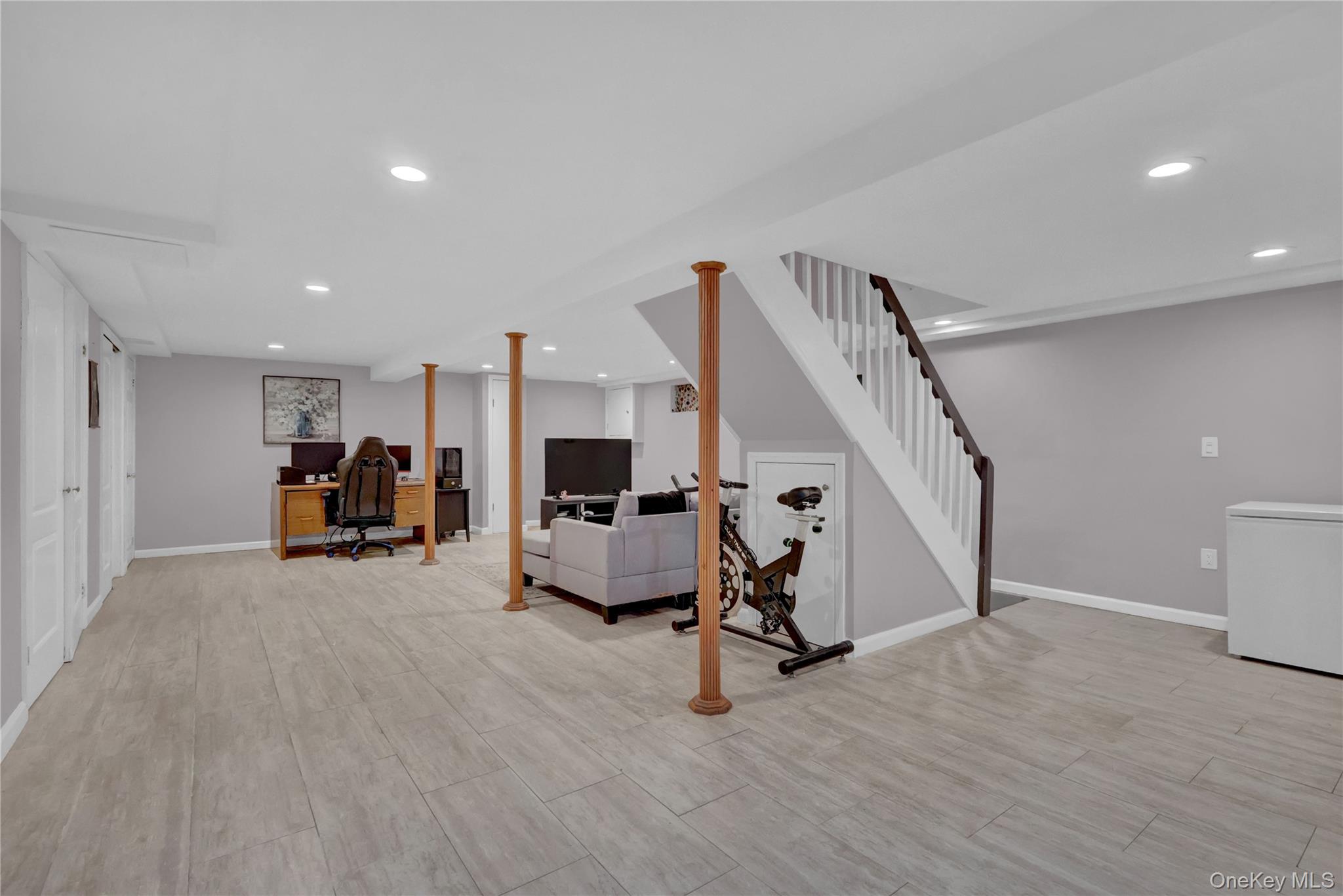 #14 photo, 932 Cherry Lane, Нассау ‖ Floral Park , NY 11001