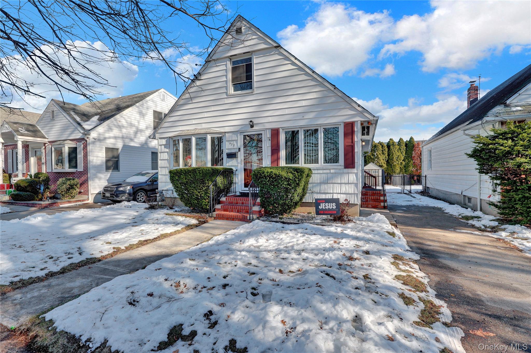 #2 photo, 932 Cherry Lane, Нассау ‖ Floral Park , NY 11001