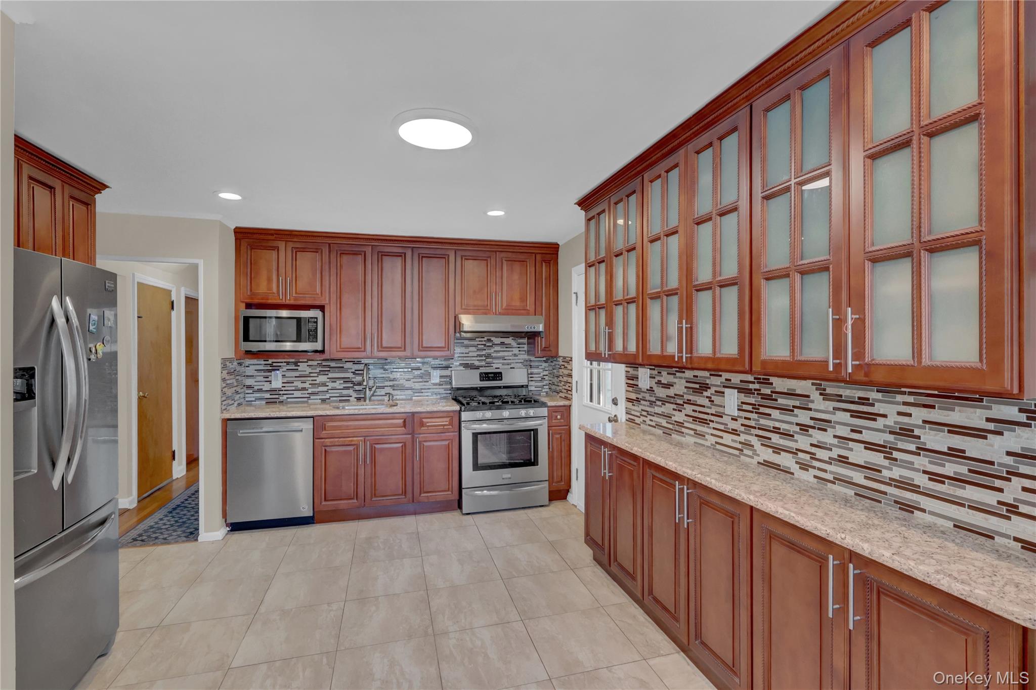 #7 photo, 932 Cherry Lane, Нассау ‖ Floral Park , NY 11001