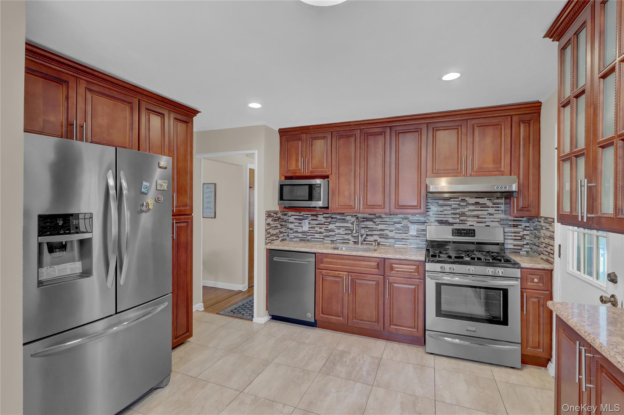 #8 photo, 932 Cherry Lane, Нассау ‖ Floral Park , NY 11001