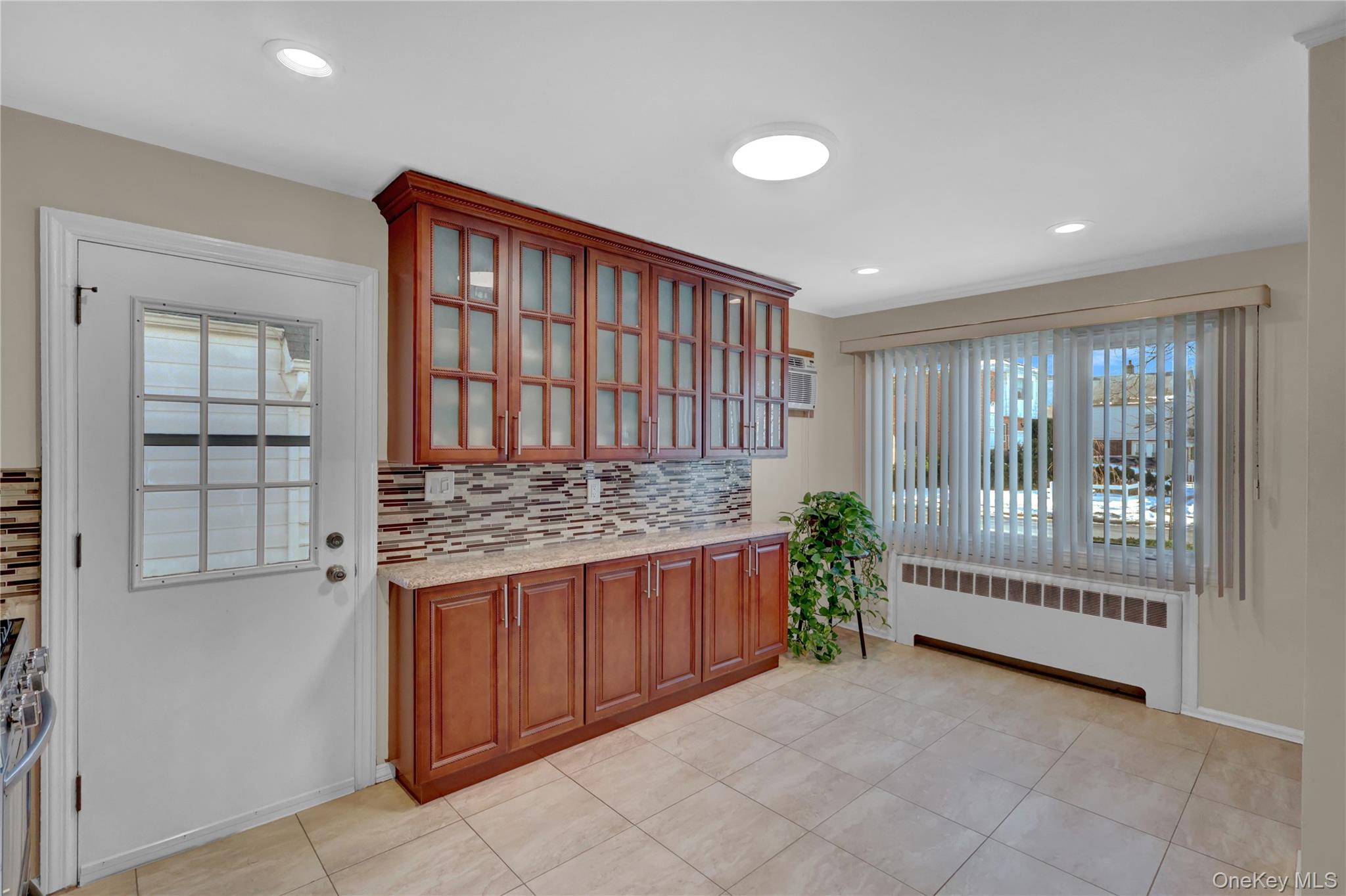 #9 photo, 932 Cherry Lane, Нассау ‖ Floral Park , NY 11001