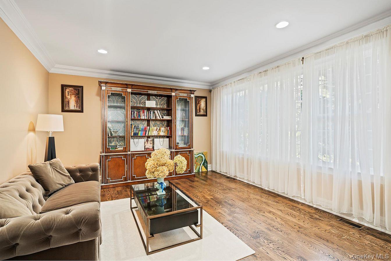 #8 photo, 47 Valley Road, 长岛 Old Westbury , NY 11568