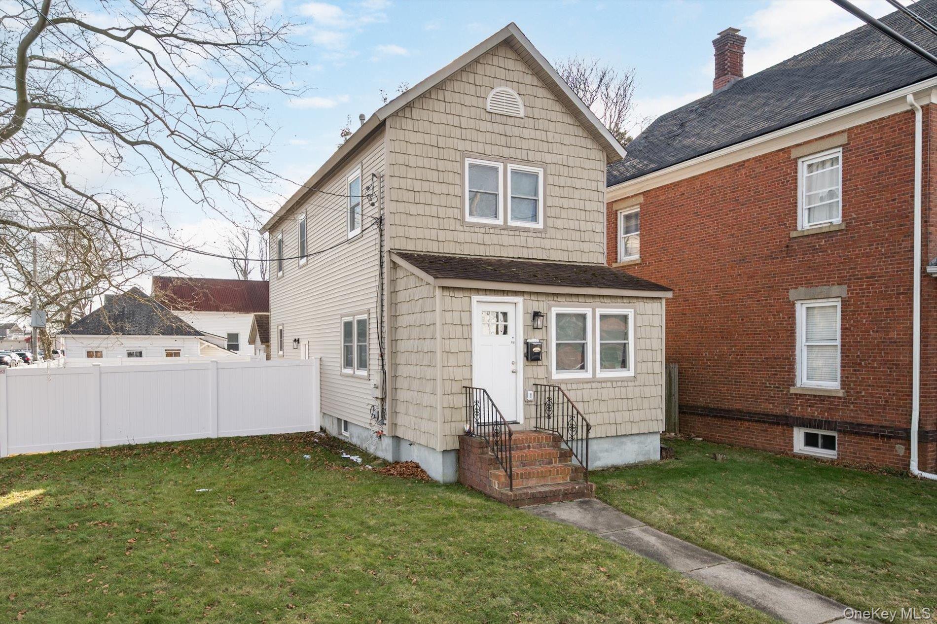 #1 photo, 38 S Front Street, מחוז נסאו Farmingdale , NY 11735