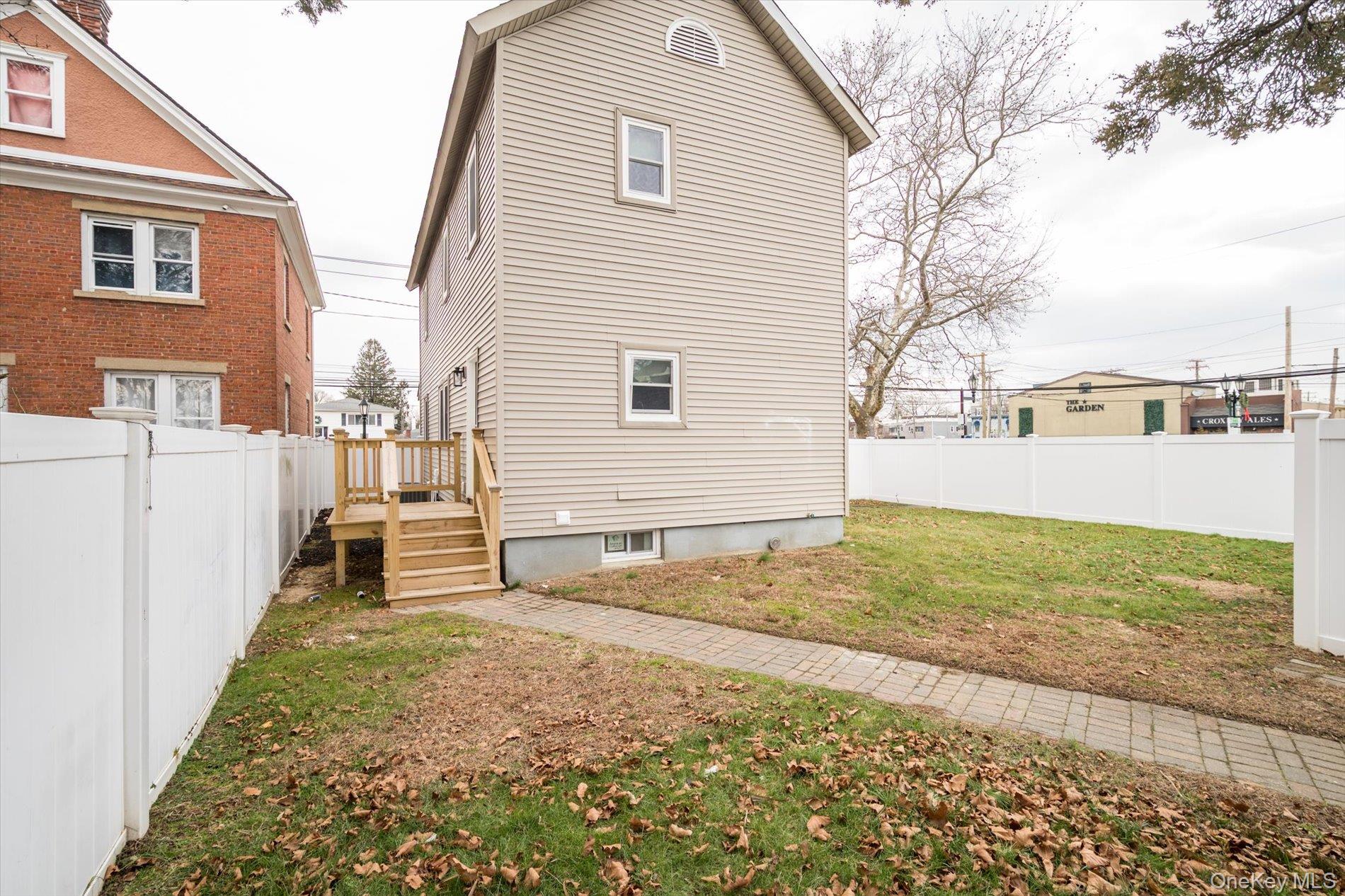 #18 photo, 38 S Front Street, מחוז נסאו Farmingdale , NY 11735