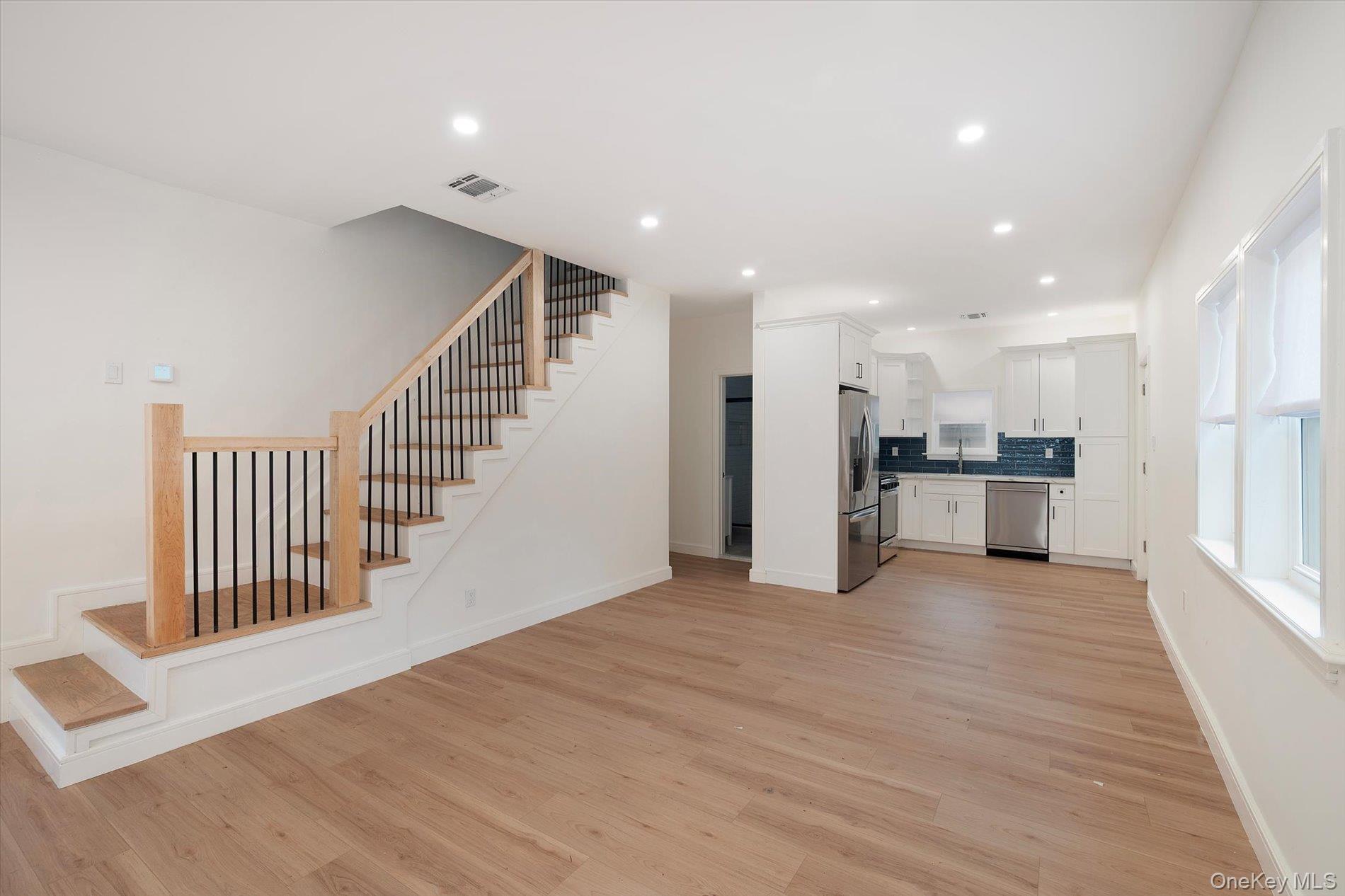 #5 photo, 38 S Front Street, מחוז נסאו Farmingdale , NY 11735