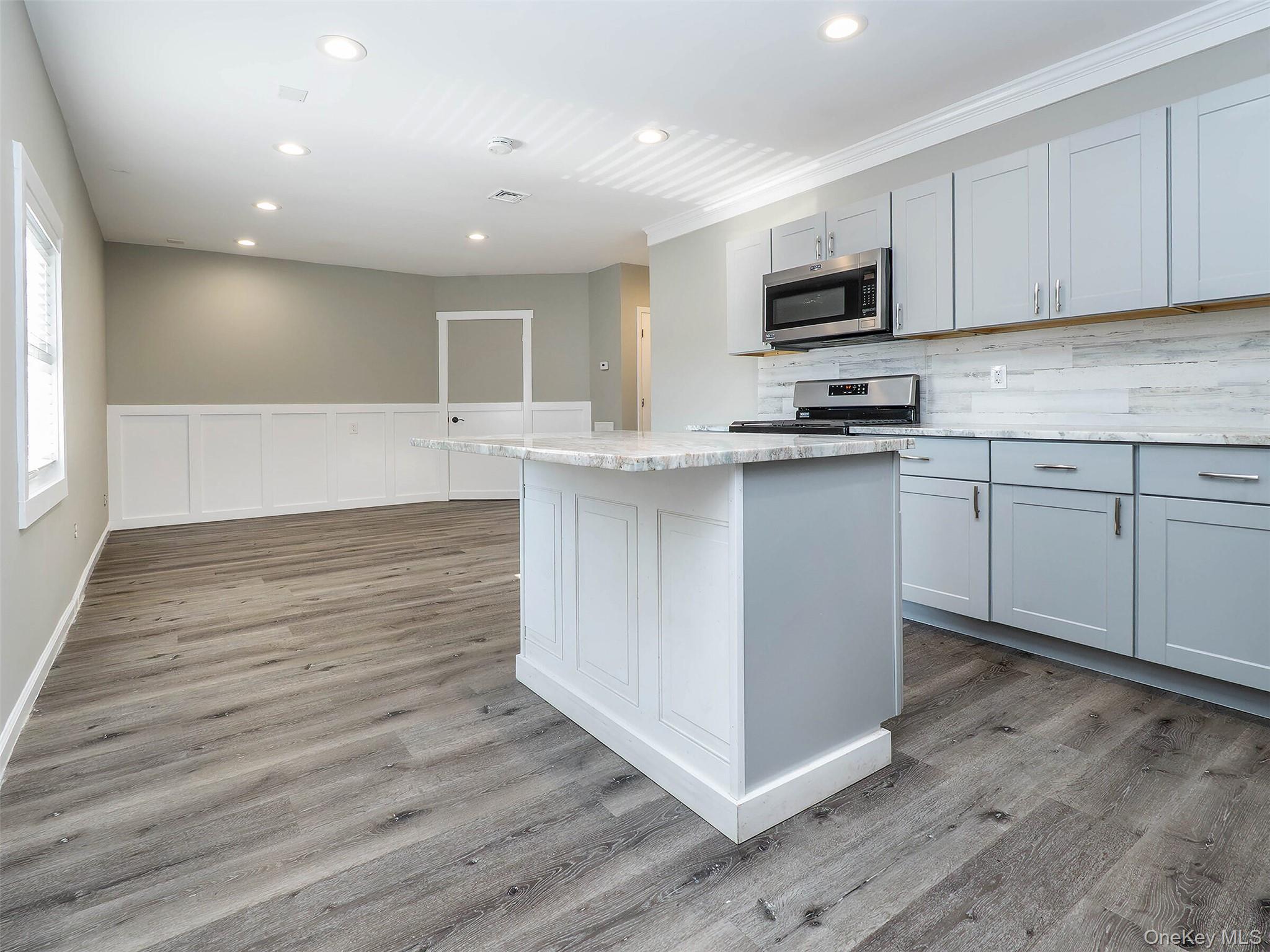 #3 photo, 49 Glen Head Road, नासाउ काउंटी Glen Head , NY 11545