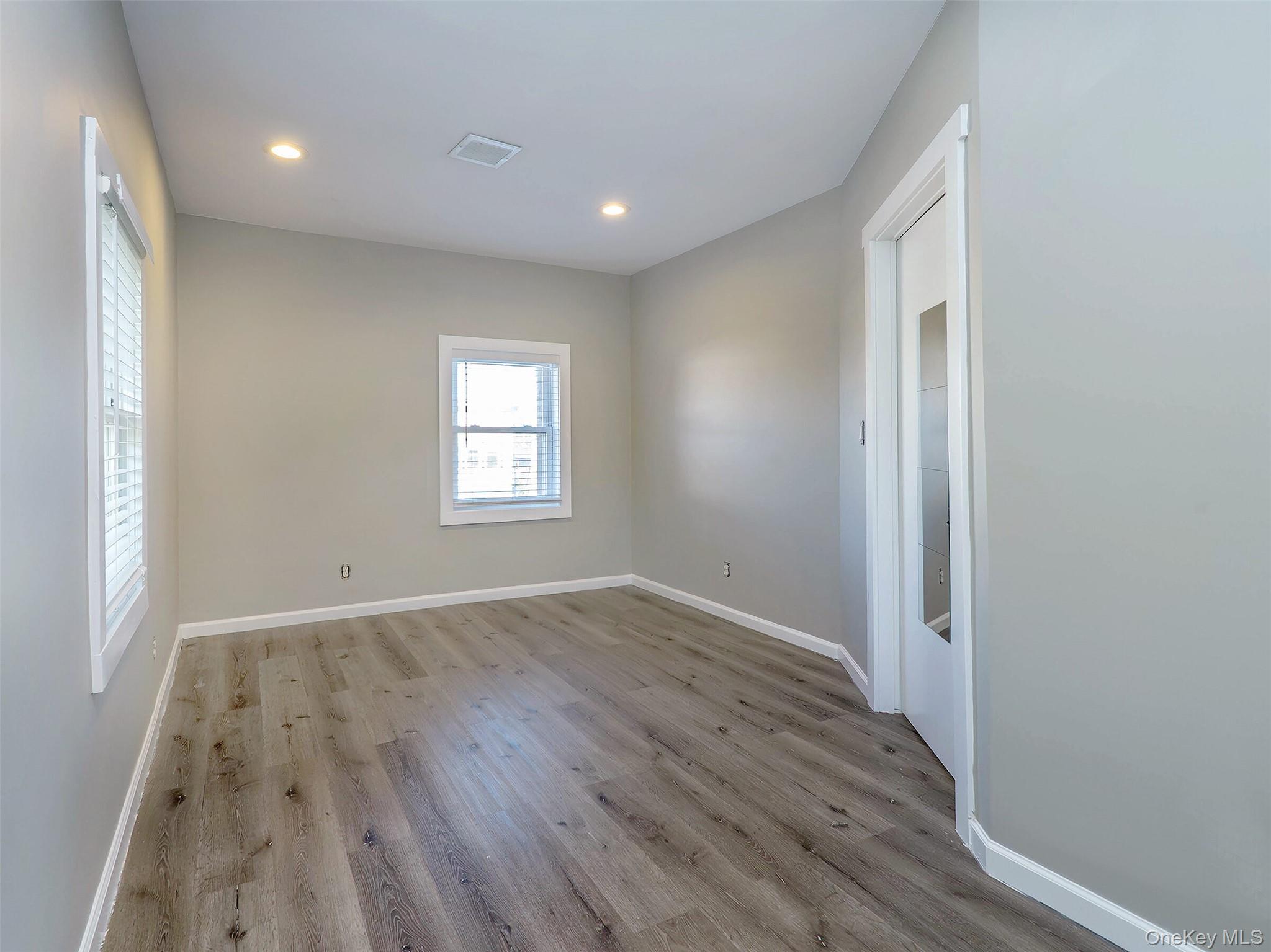 #7 photo, 49 Glen Head Road, नासाउ काउंटी Glen Head , NY 11545