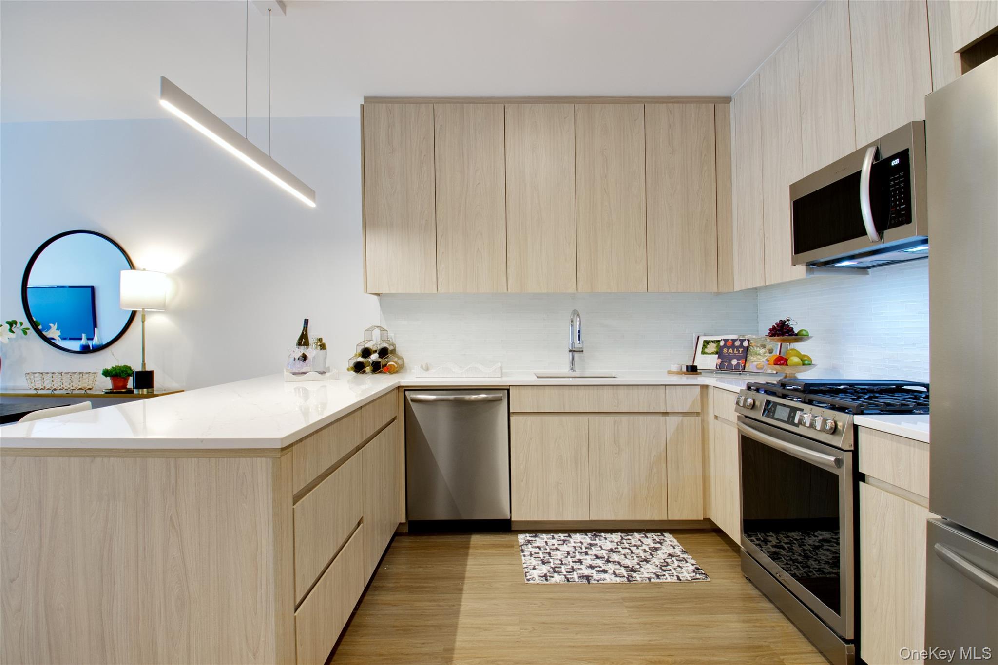 #4 photo, 333 Warner Avenue, नासाउ काउंटी Roslyn , NY 11576