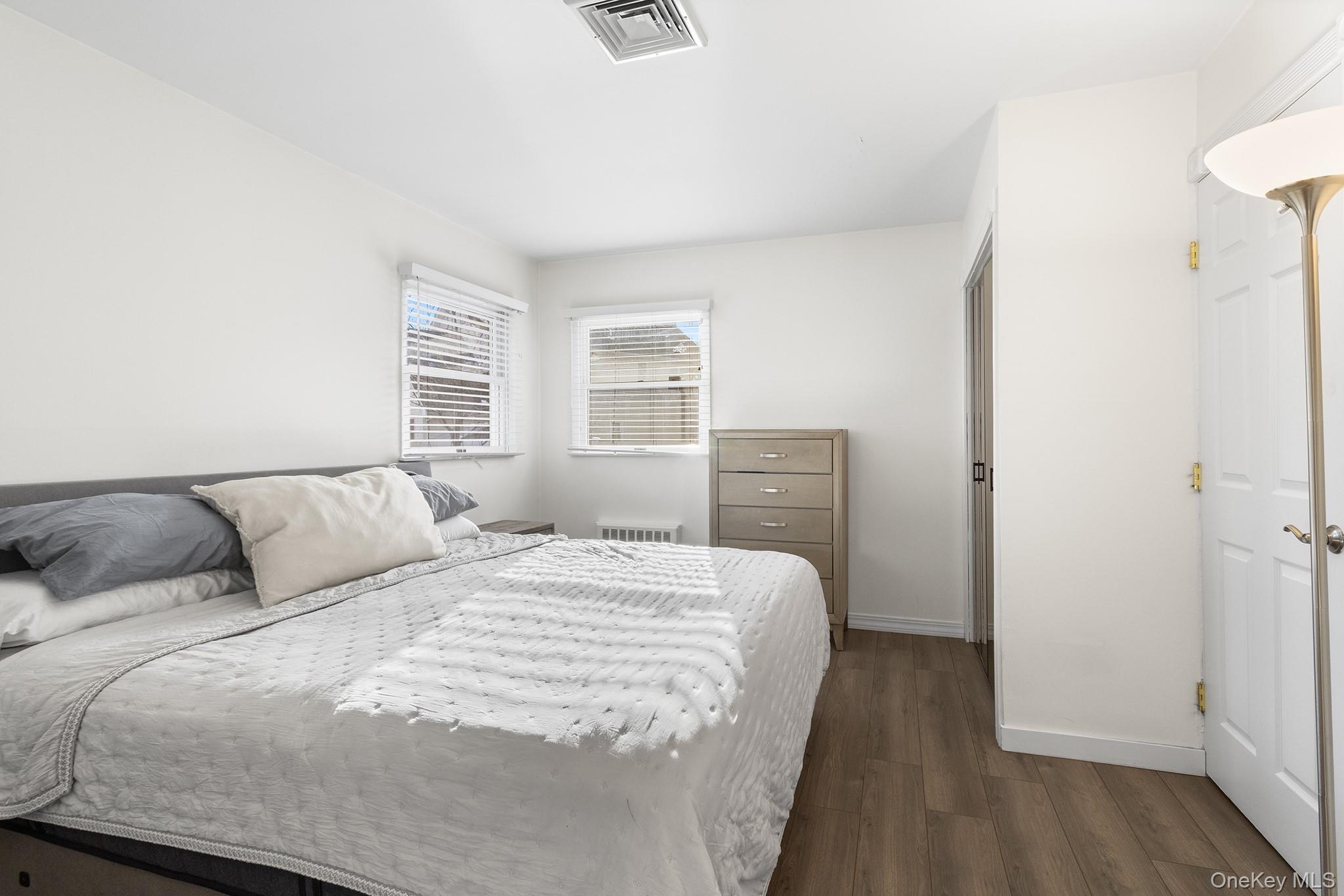 #15 photo, 40 Frankie Lane, מחוז סאפוק North Babylon , NY 11703