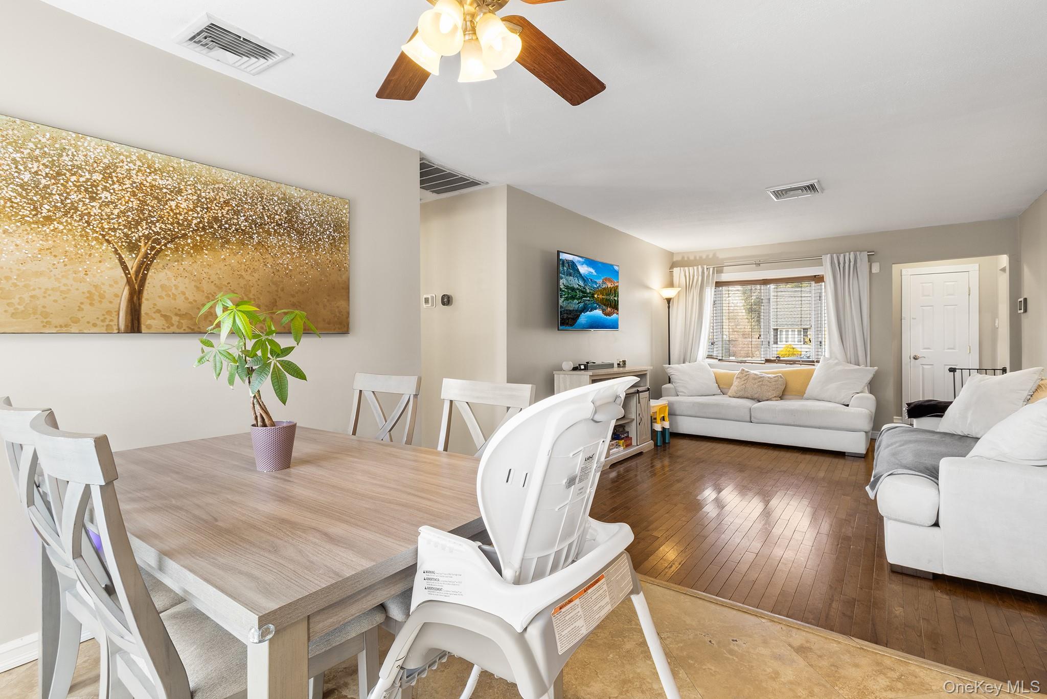 #8 photo, 40 Frankie Lane, מחוז סאפוק North Babylon , NY 11703