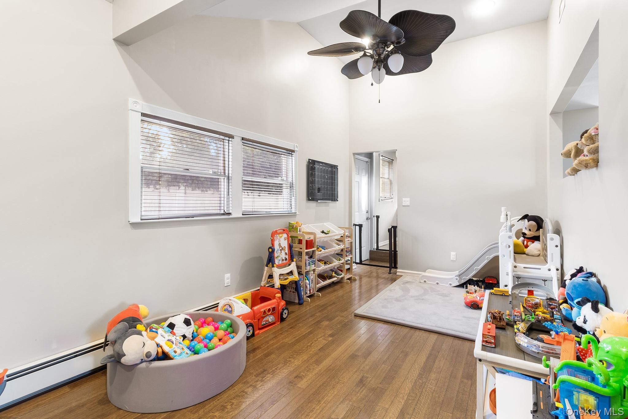 #9 photo, 40 Frankie Lane, מחוז סאפוק North Babylon , NY 11703