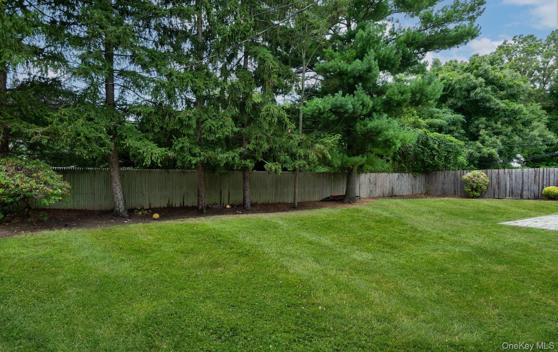 #11 photo, 20 Arcadia Drive, Dix Hills , NY 11746