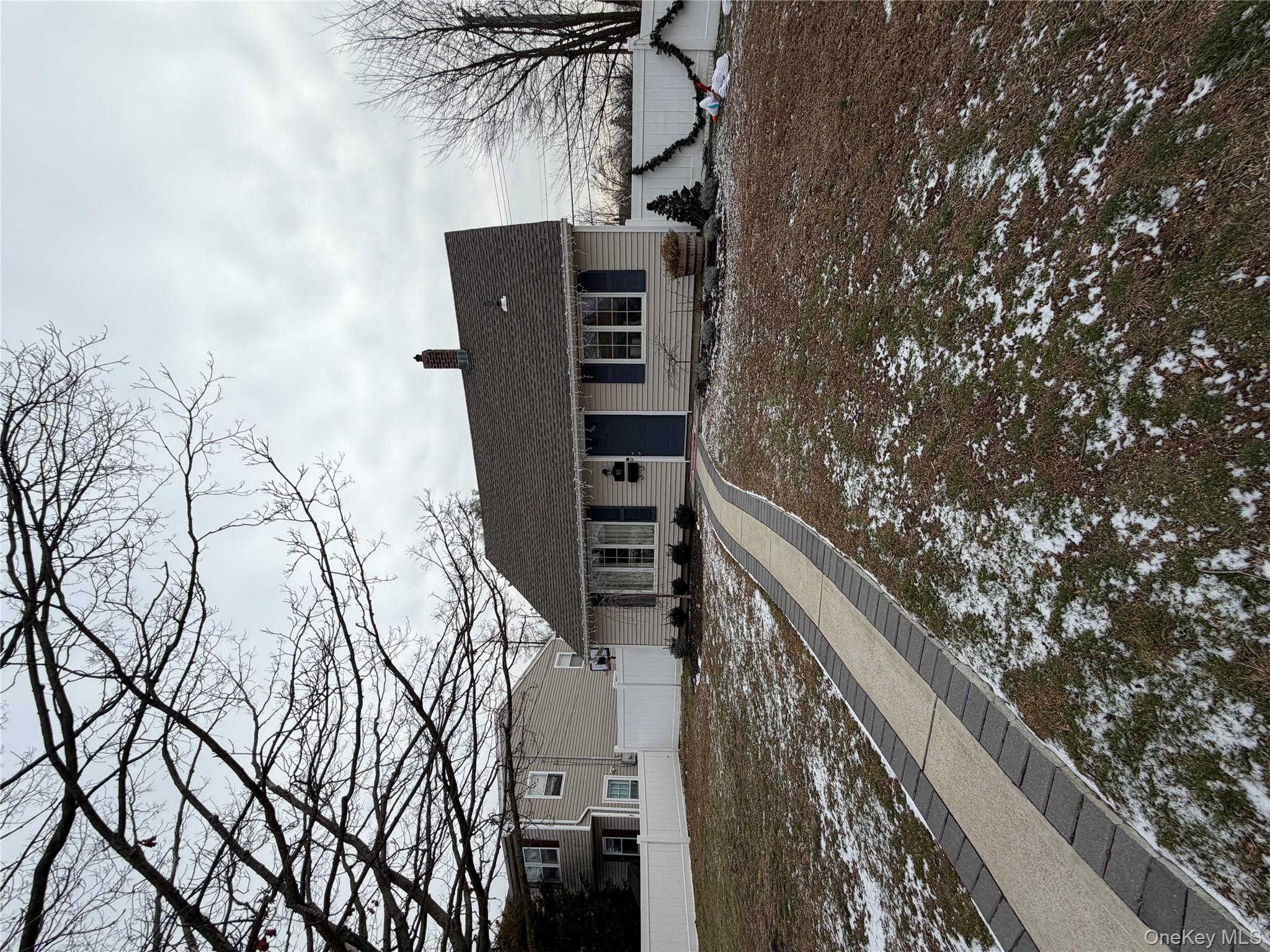 #1 photo, 40 Knoll Lane, Нассау ‖ Levittown , NY 11756