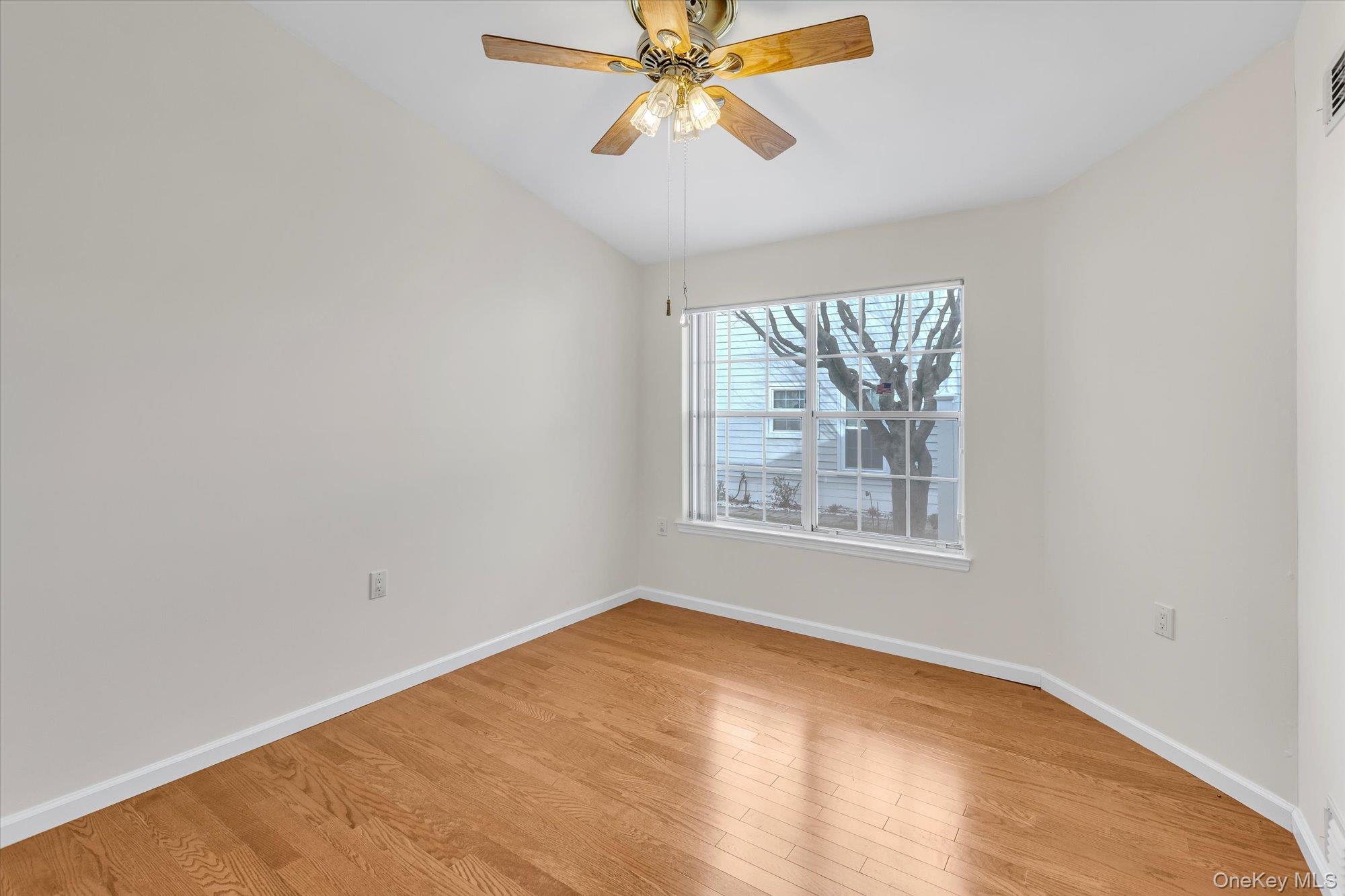 #10 photo, 289 Glen Drive, Ridge , NY 11961