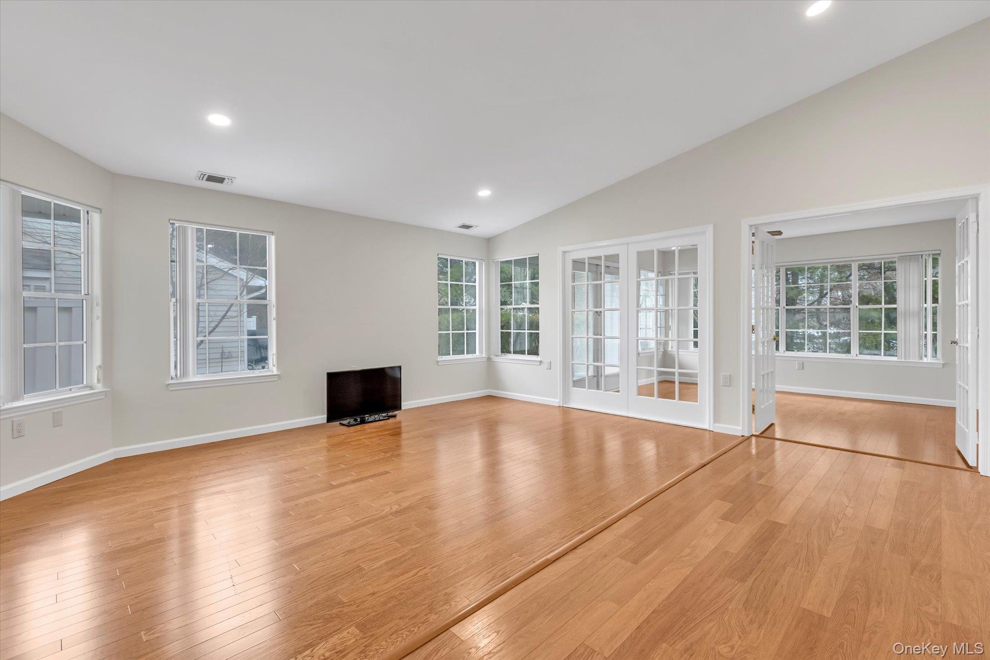 #3 photo, 289 Glen Drive, Ridge , NY 11961