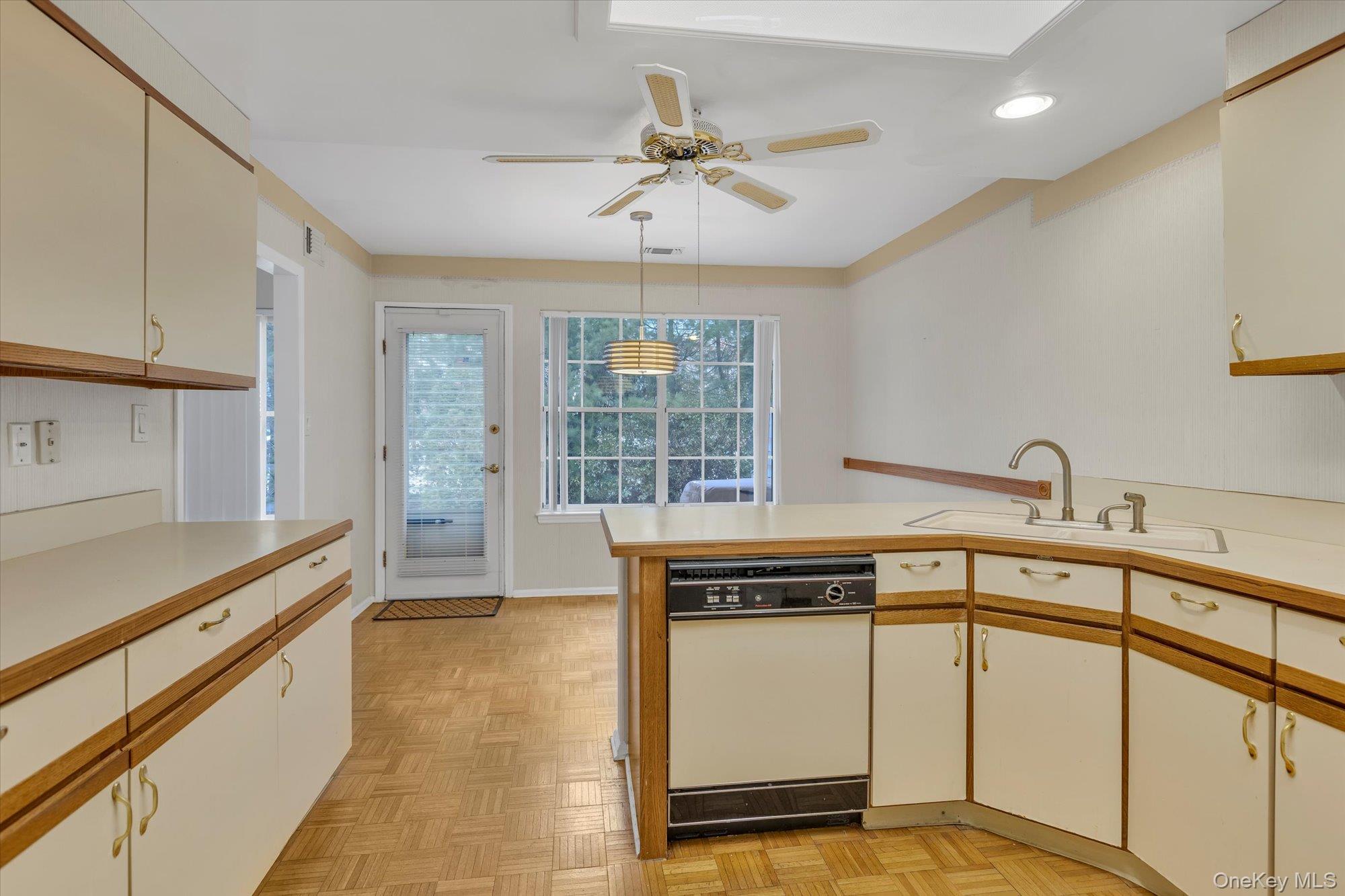 #7 photo, 289 Glen Drive, Ridge , NY 11961