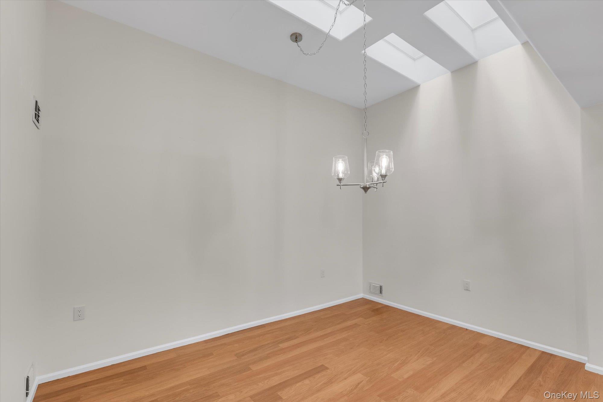 #8 photo, 289 Glen Drive, Ridge , NY 11961