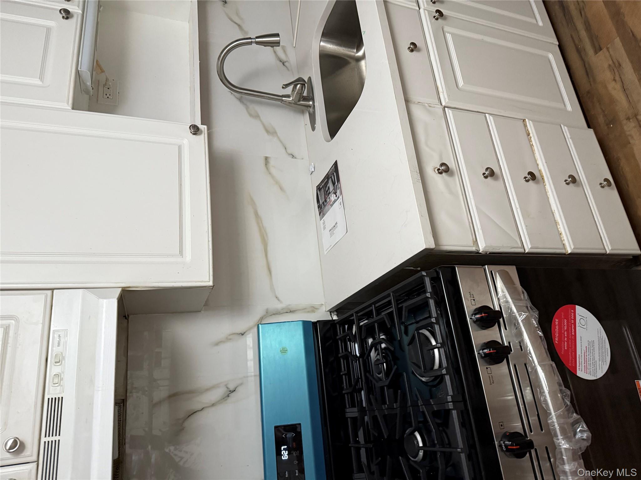 #4 photo, 18 Leach Street, Нассау ‖ Lynbrook , NY 11563