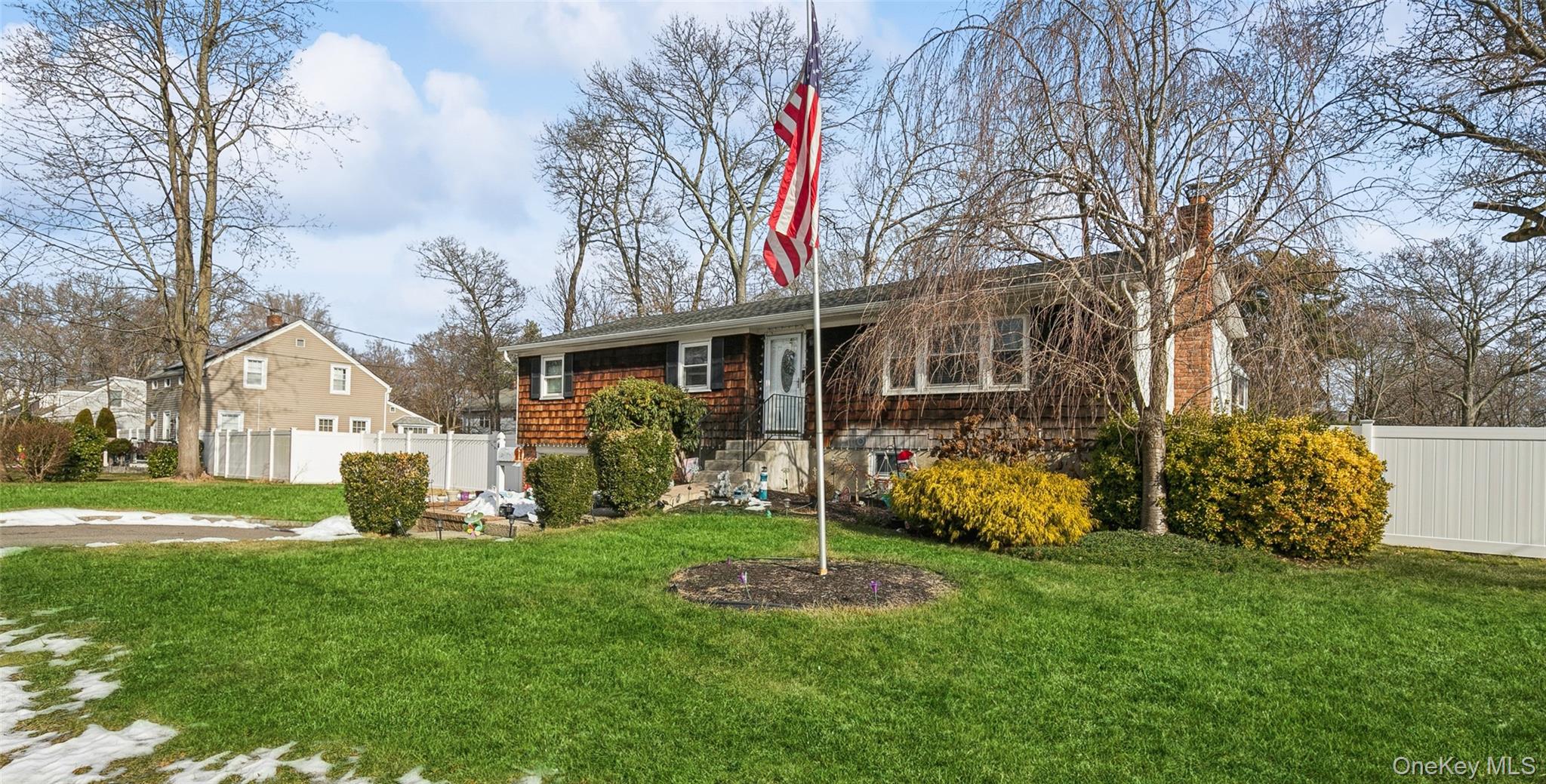 #4 photo, 49 Admiral Street, מחוז סאפוק Port Jefferson Station , NY 11776