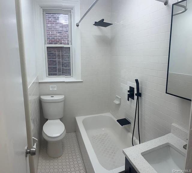 #9 photo, 14 E 236th Street, 布朗士 Bronx , NY 10470